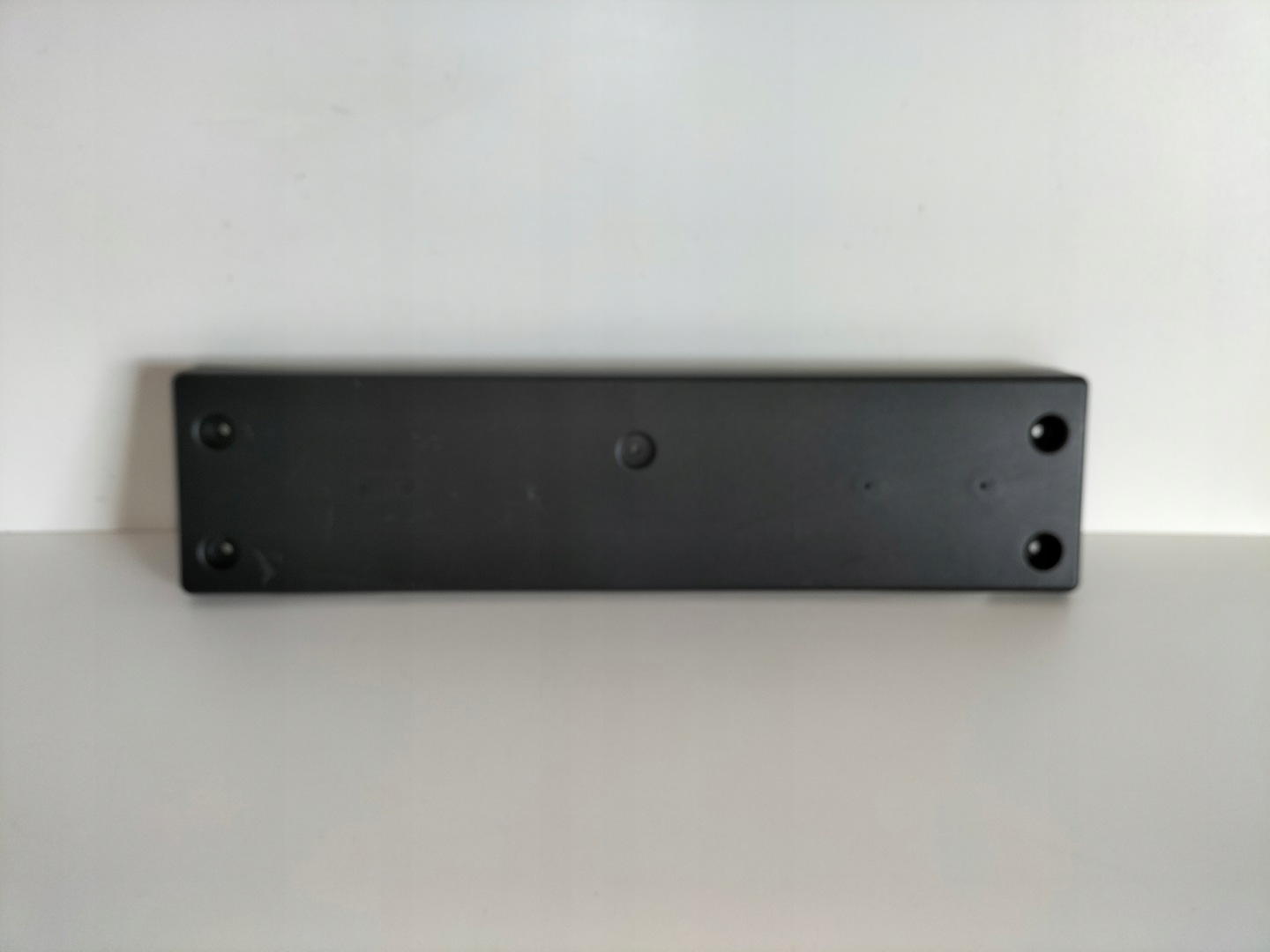 pad below tablice registration front KIA SPORTAGE 5 V LIFT 25