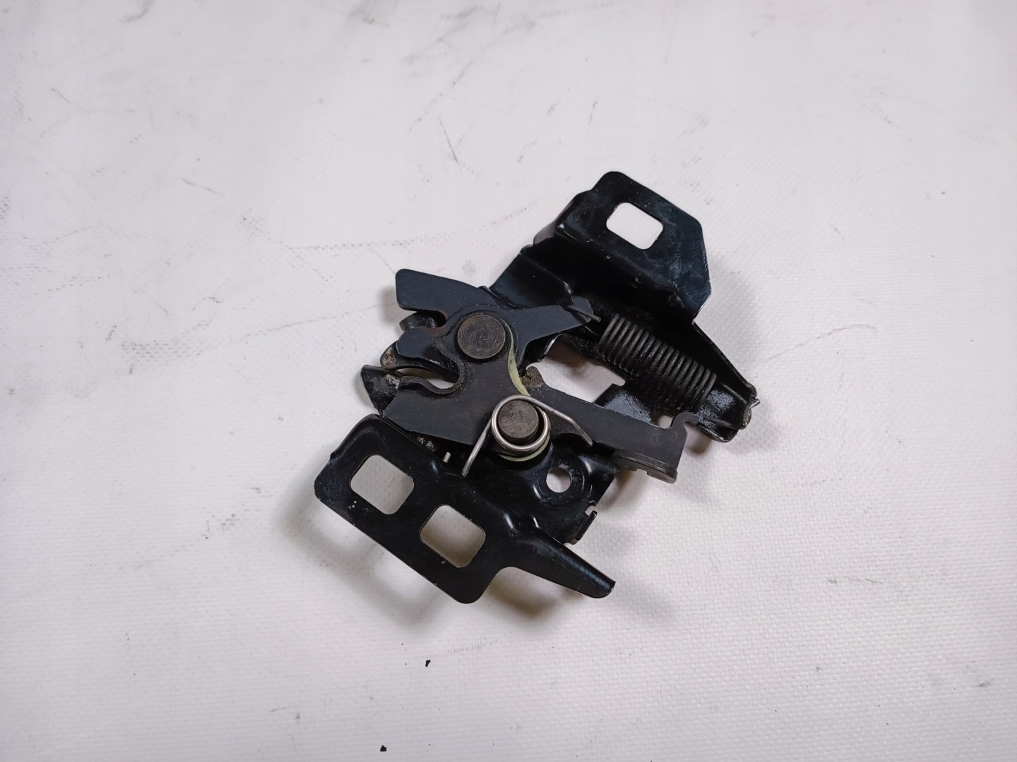 bonnet latch lock of the engine right Chevrolet Corvette C5
