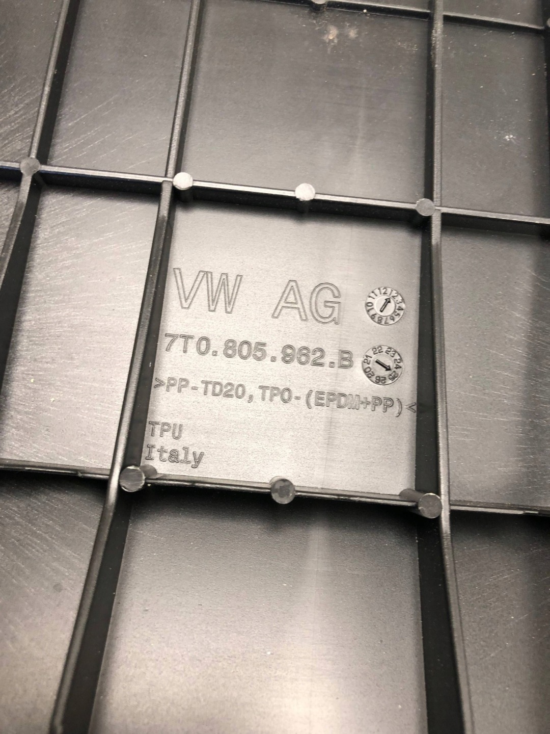 Blende Abdeckung unter Stoßstange vorne VW T7 MULTIVAN 7T0805962B