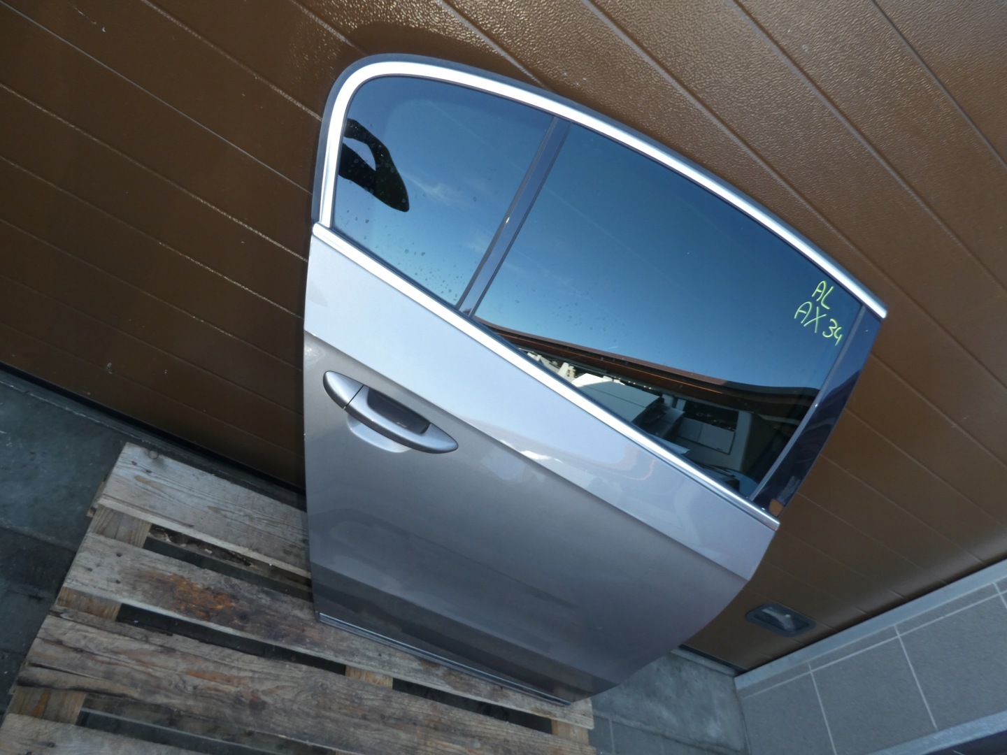 VW PASSAT B7 sedan door right rear part rear. complete