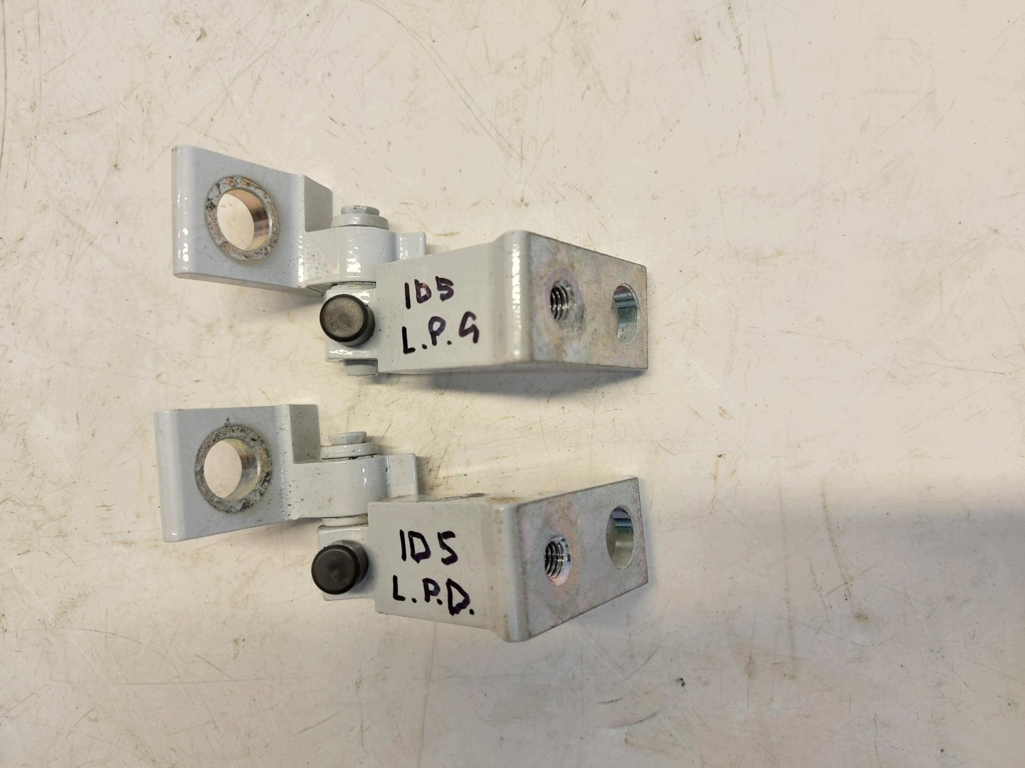VW ID5 GTX 11E hinges door left front KOMPLET