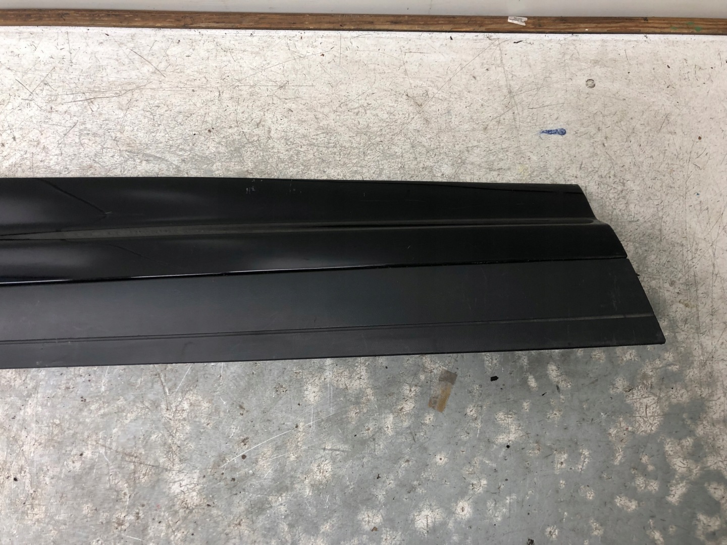 moulding door left front PORSCHE CAYENNE 7P5837787Q