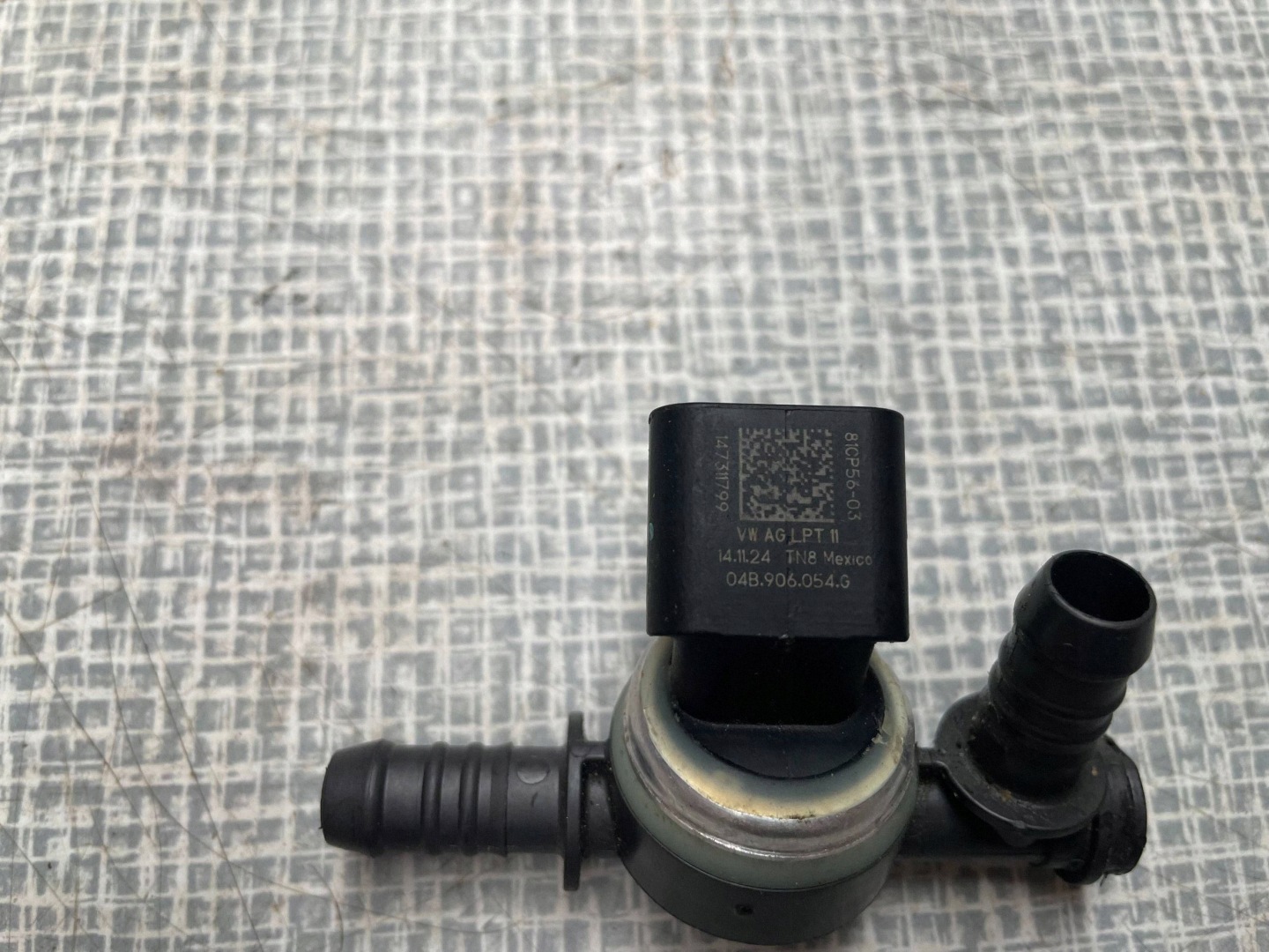 hose fuel line sensor AUDI VOLKSWAGEN 04B906054G @M