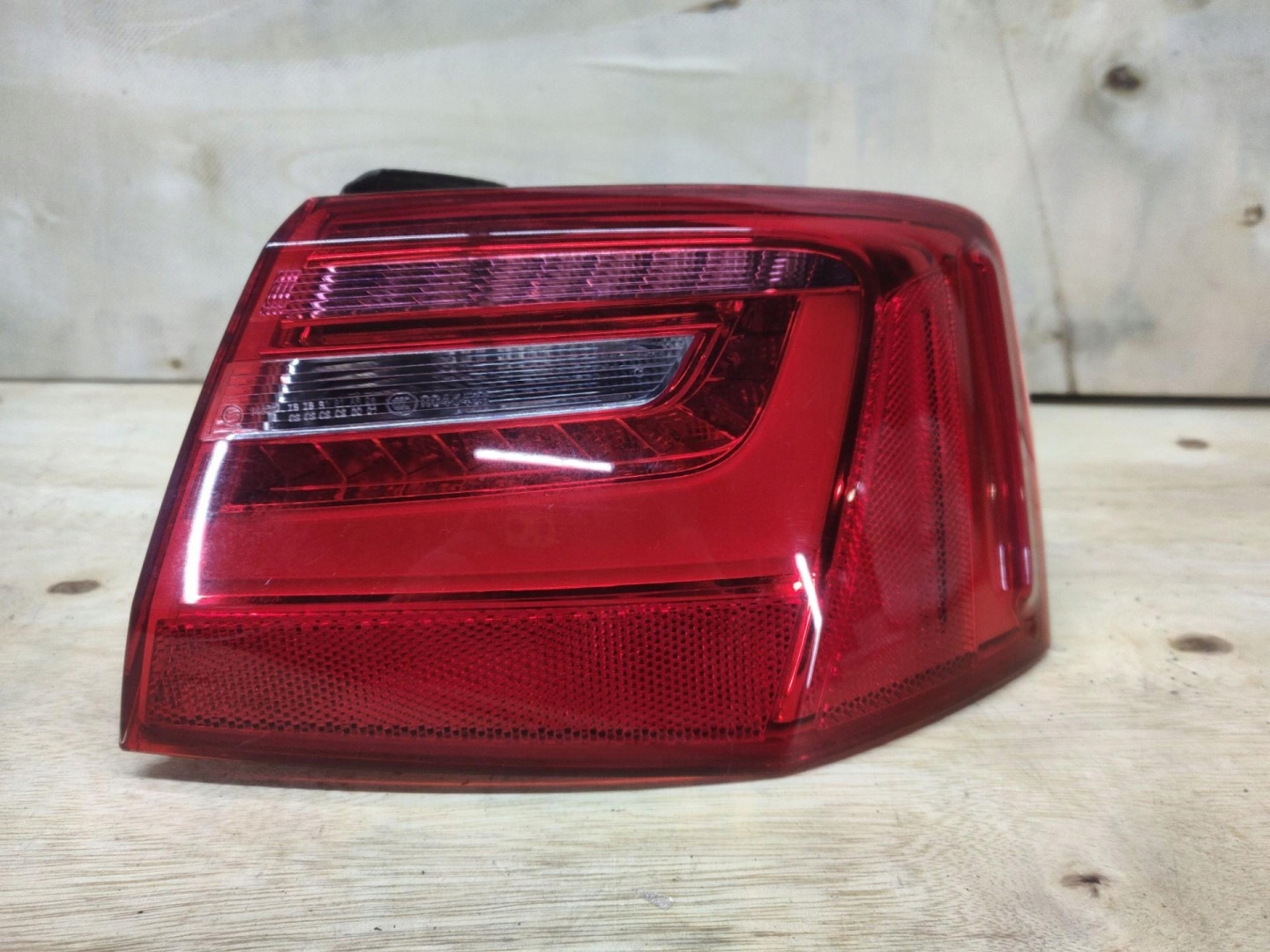 light rear right side Audi A6 C7 2012 4G5945096A