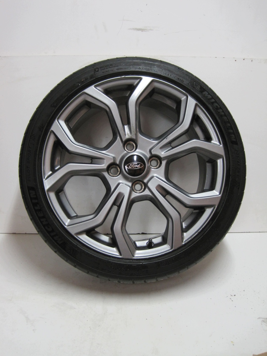 wheels discs tyres FORD FIESTA MK7 R17 6 2 MM