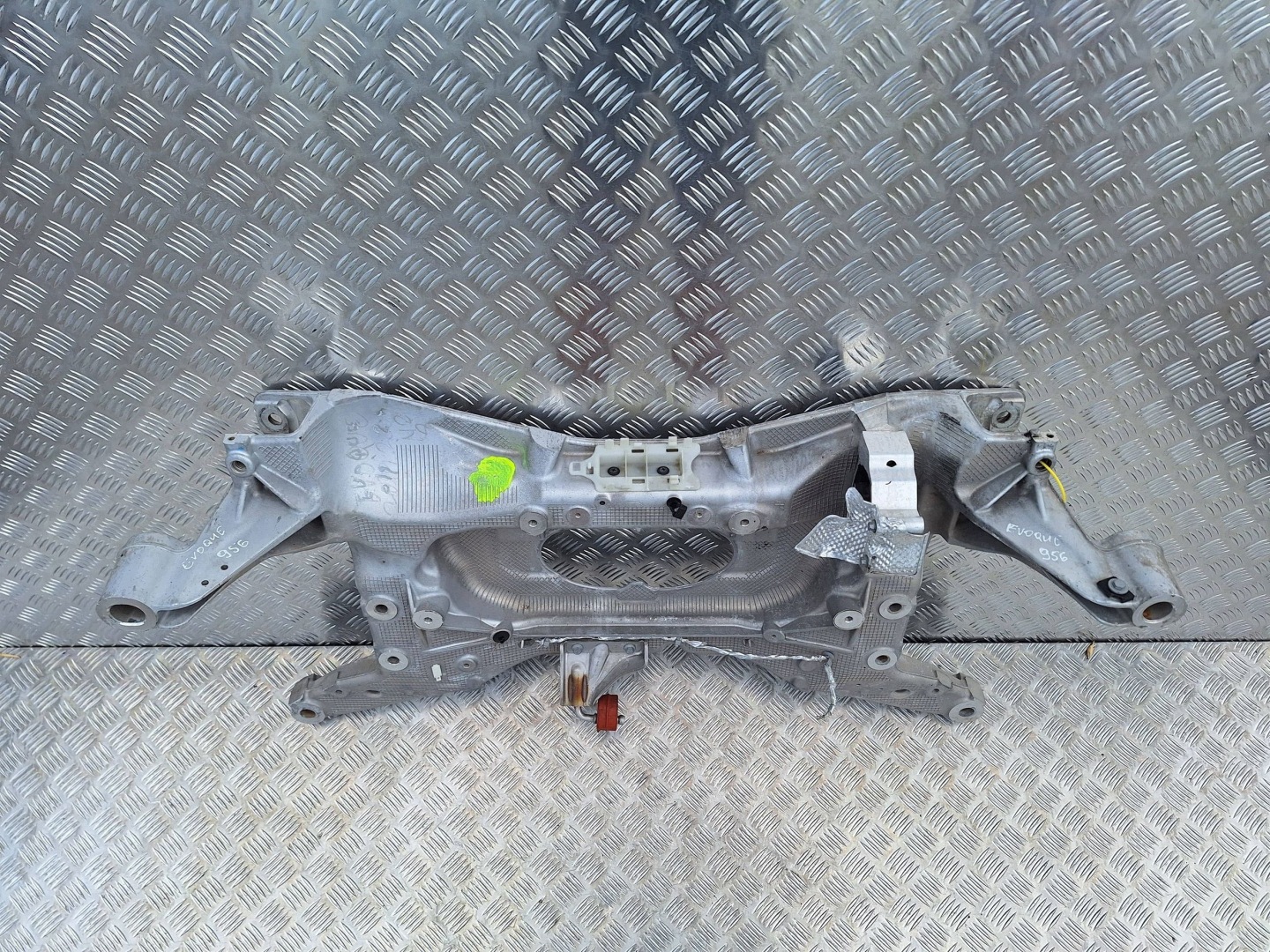 Pont essieu Essieu avant berceau Essieu RANGE ROVER EVOQUE II L551 K8D2-8C145-BB