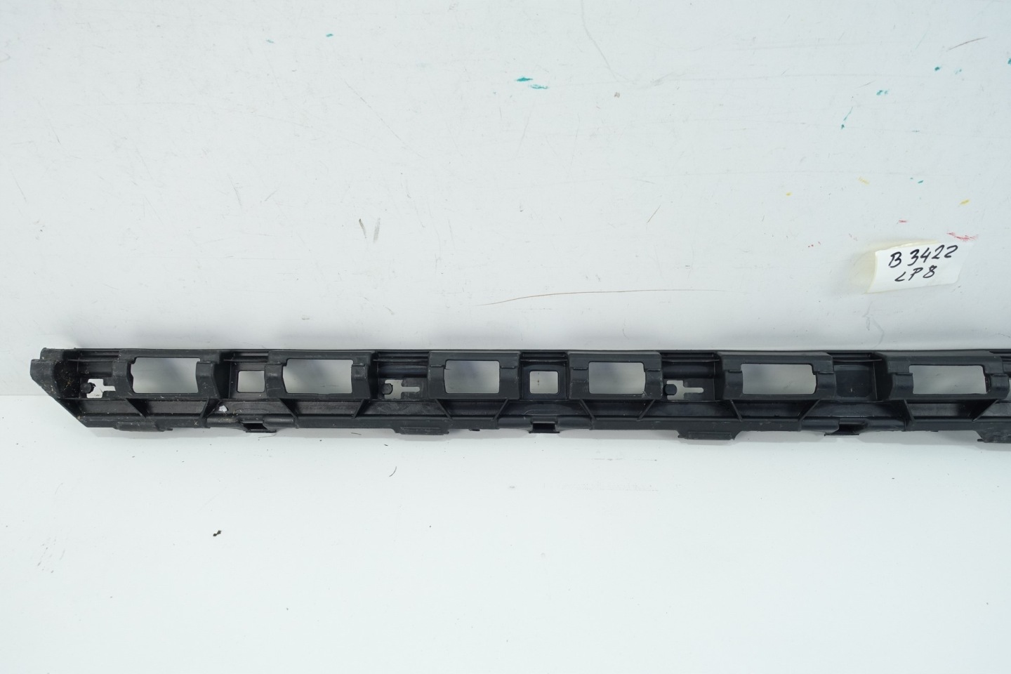 support holder LISTY PROGOWEJ right PASSAT B8 3G0853946