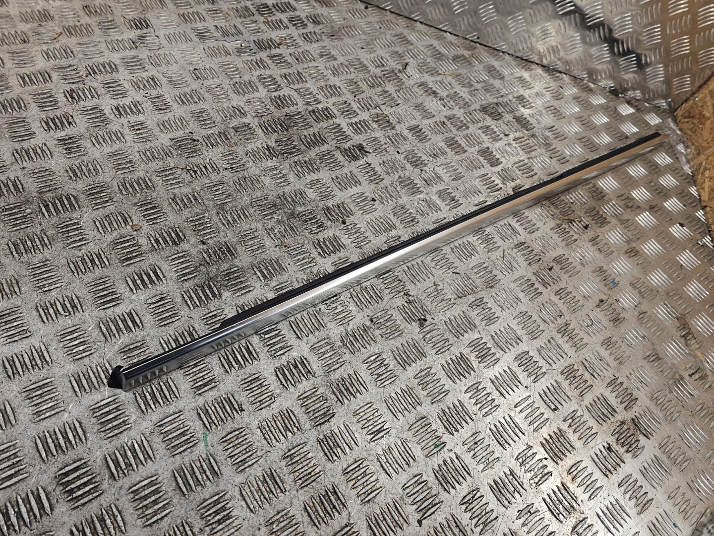 moulding dust MERCEDES A KLASA A1777350300