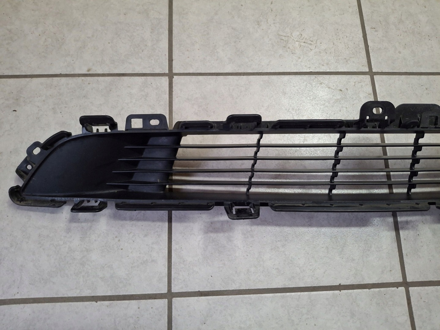 Lüftungsgitter der Stoßstange vorne mitte TESLA MODEL Y 2020R->