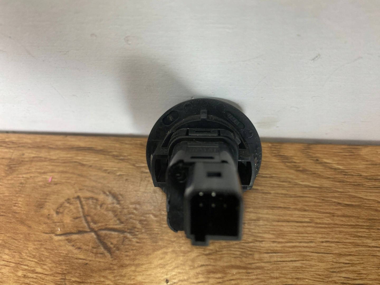 Bouton pour l’ouverture du capot Cadillac CTS III 2014+