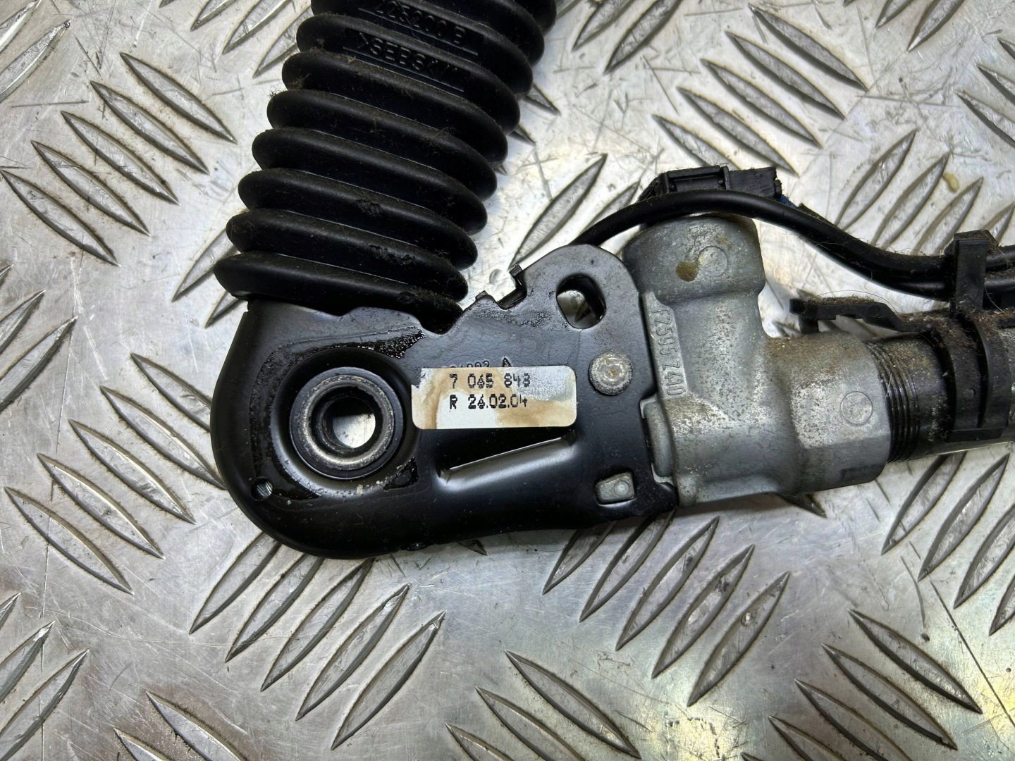 Klamra adjuster supports safety right front BMW 5 E60 E61 2004 7065848