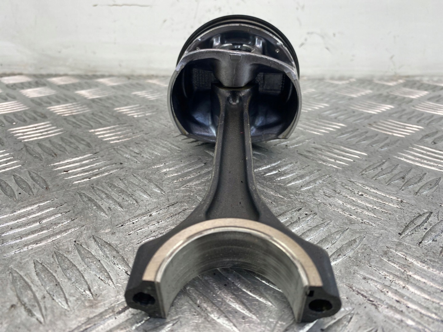 piston connecting rod MERCEDES 270910 1.6 CGI W176 W117