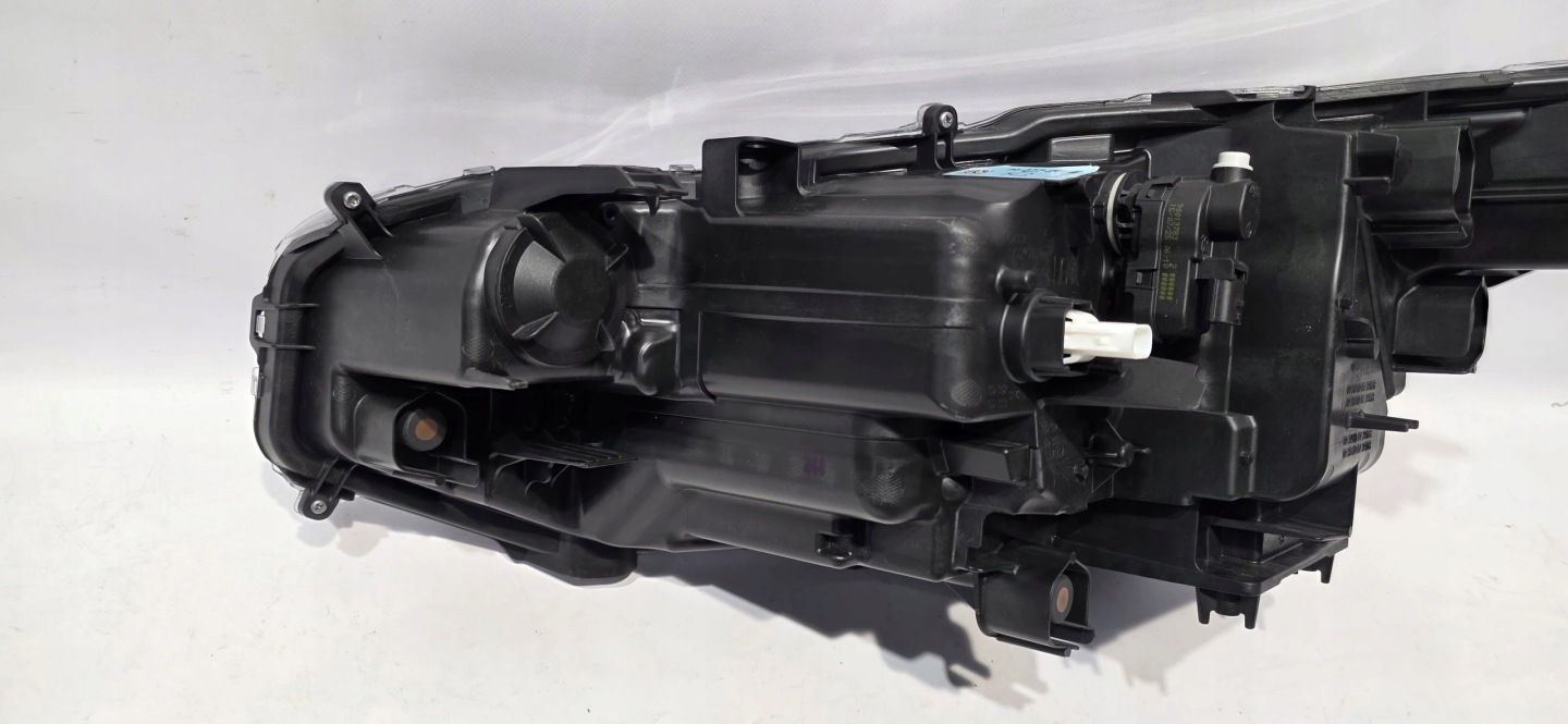 light right front FULL LED TOYOTA YARIS CROSS 20- original KOITO 0D-612