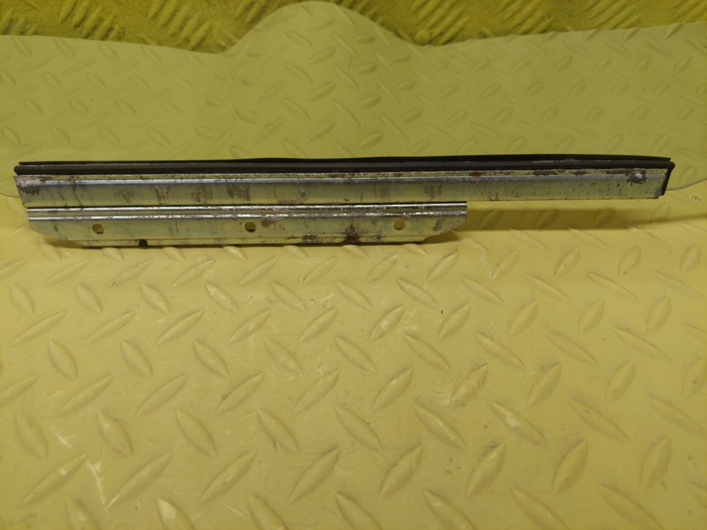 TOYOTA COROLLA VERSO window door right rear part