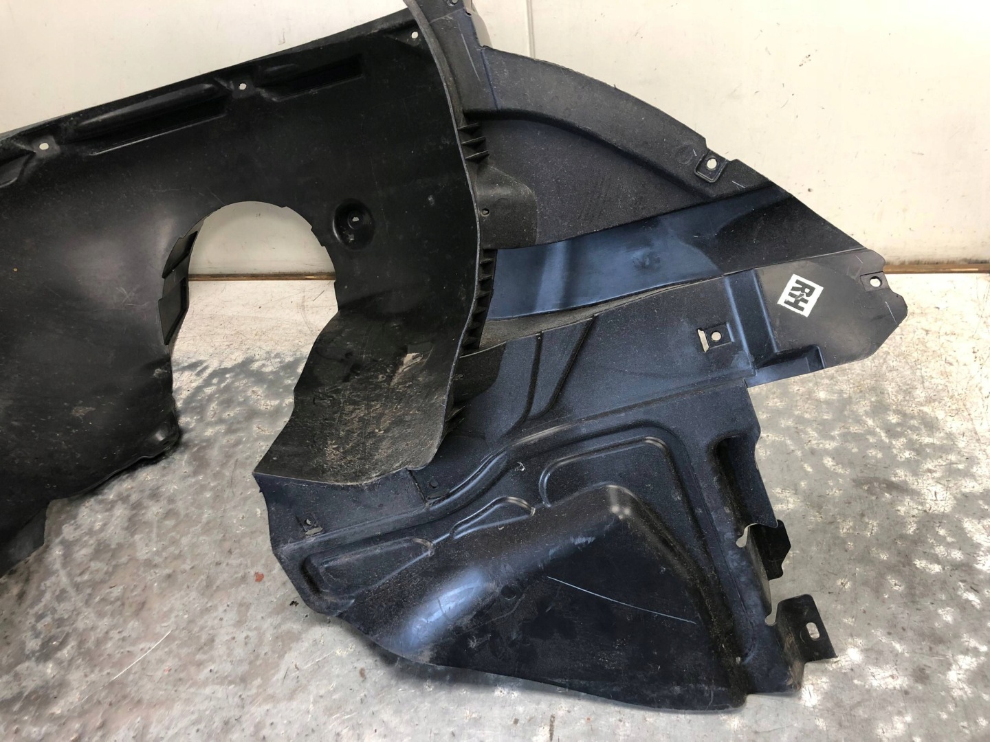 mudguard right front VW TAIGUN 6JM805912D