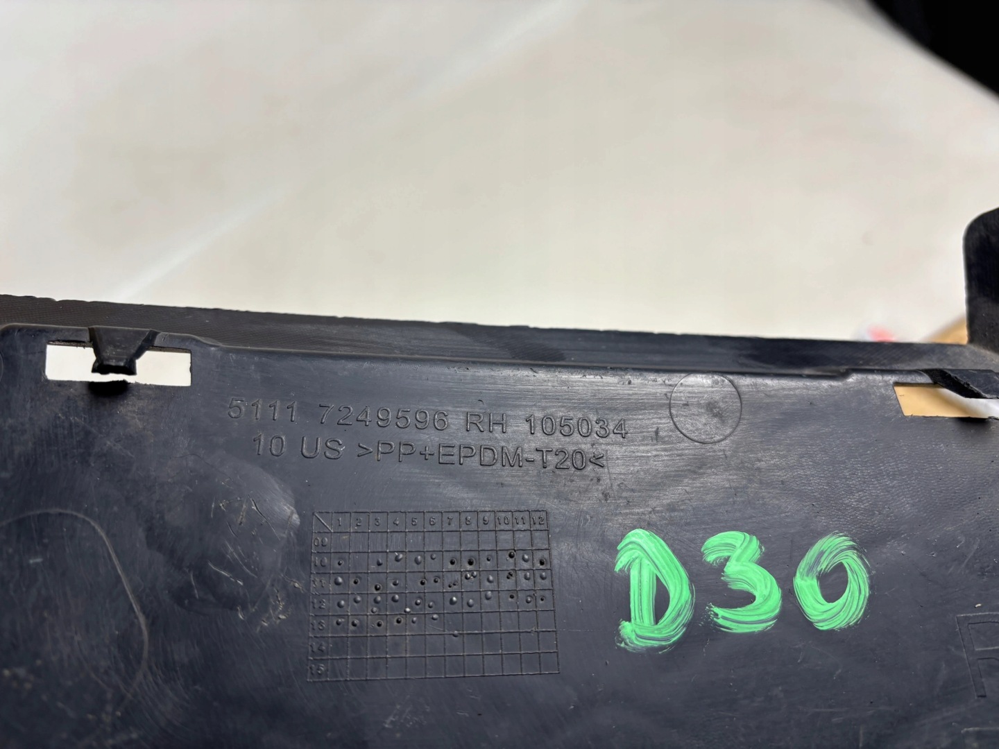 BMW X3 grid of a bumper right 7249596