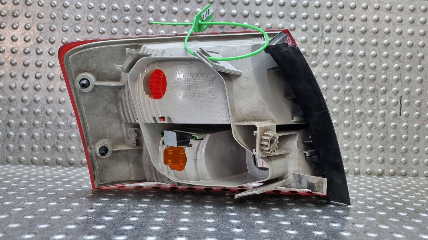 light right rear part W fender 8E9945096E AUDI A4 B7 KOMBI