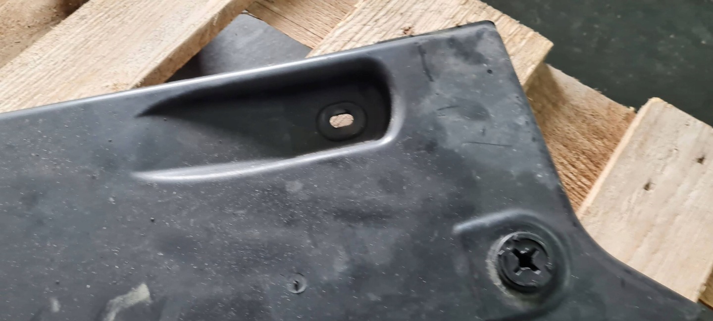 Chrysler Pacifica 2022 cover chassis right front 68234170AC