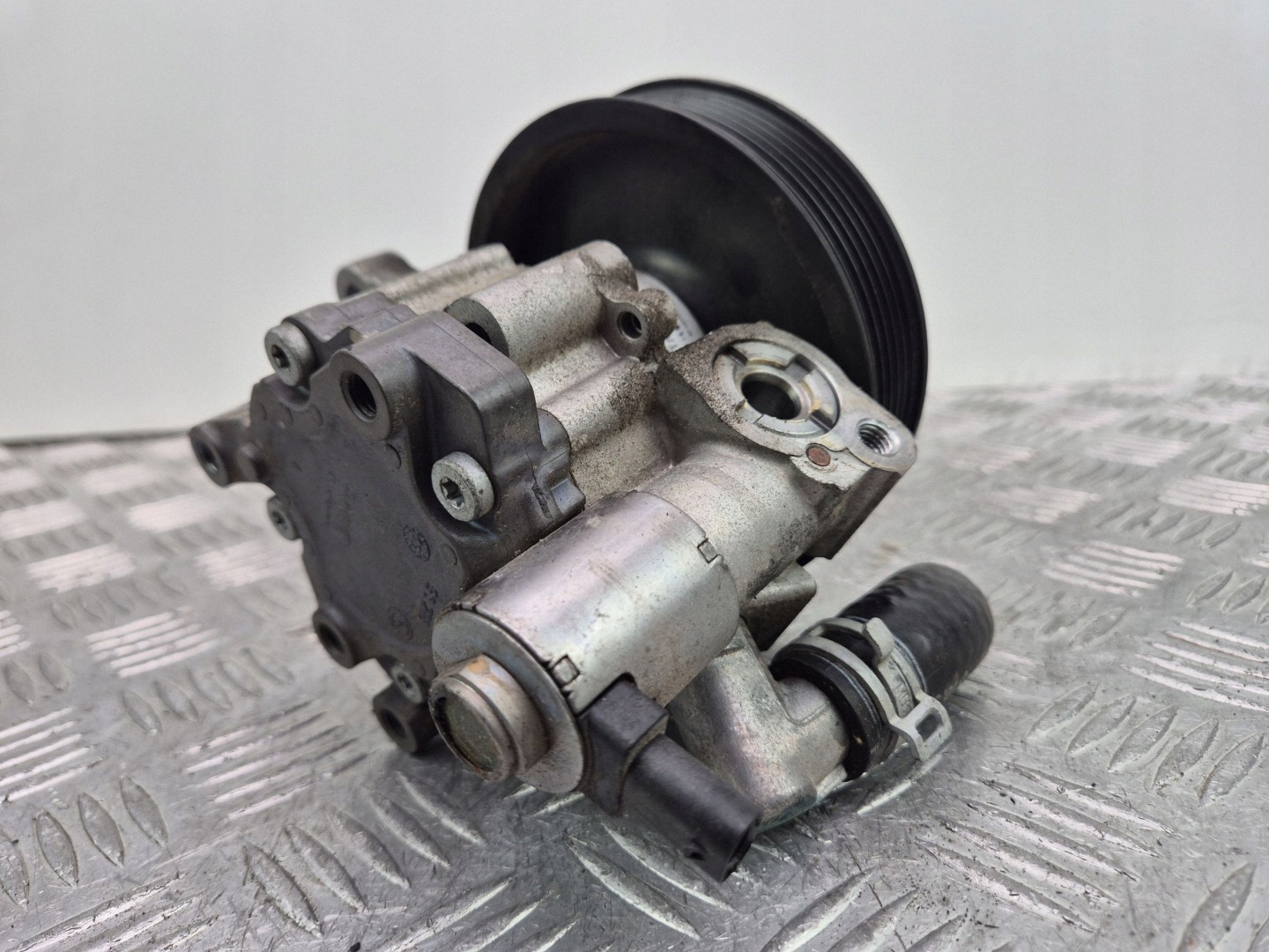 Mercedes E200 CGI W212 servo pump A0064667501 M271860