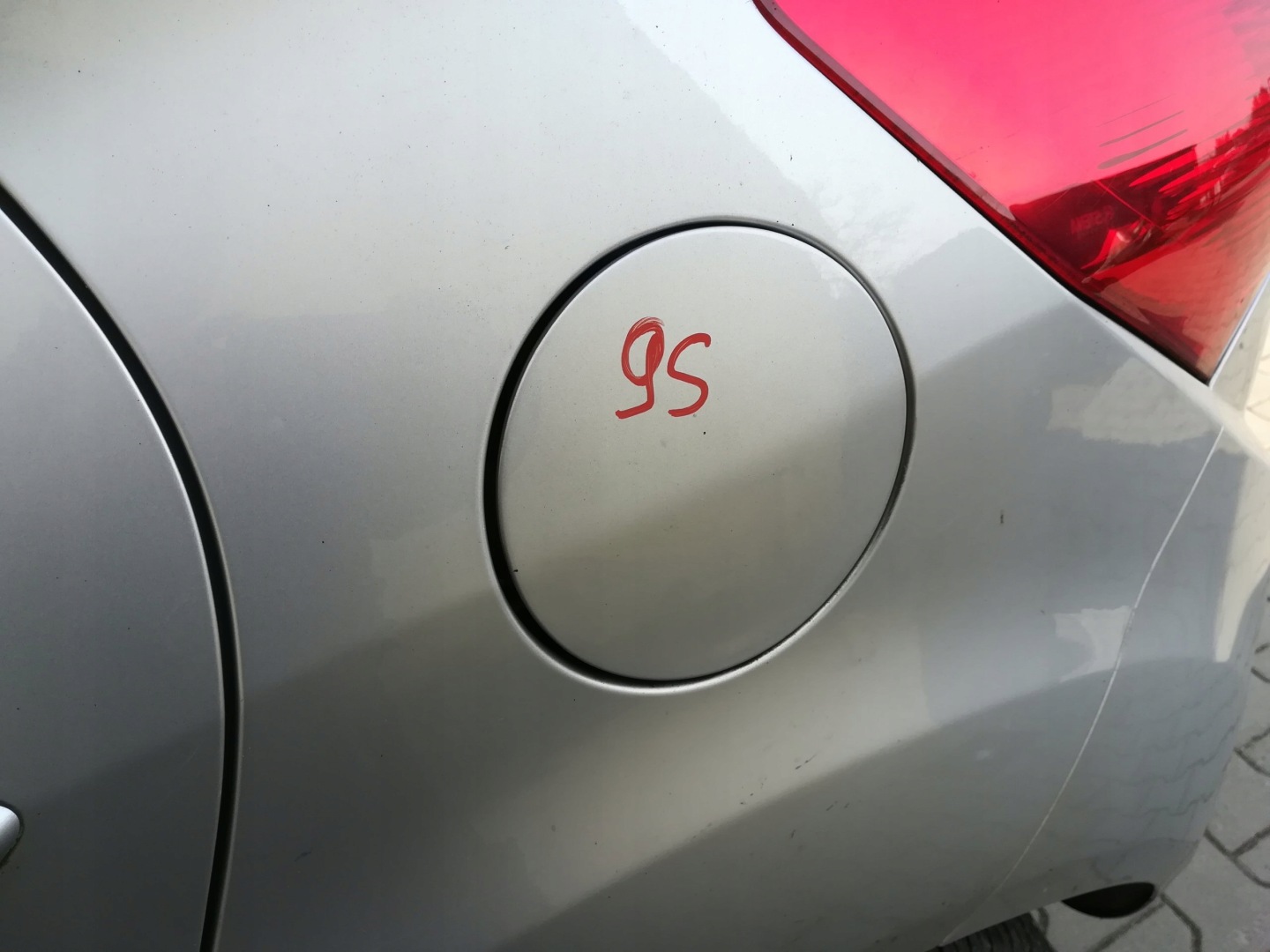 KIA VENGA TANKKLAPPE DES KRAFTSTOFFSBEHÄLTERS FARBE 9S 2009