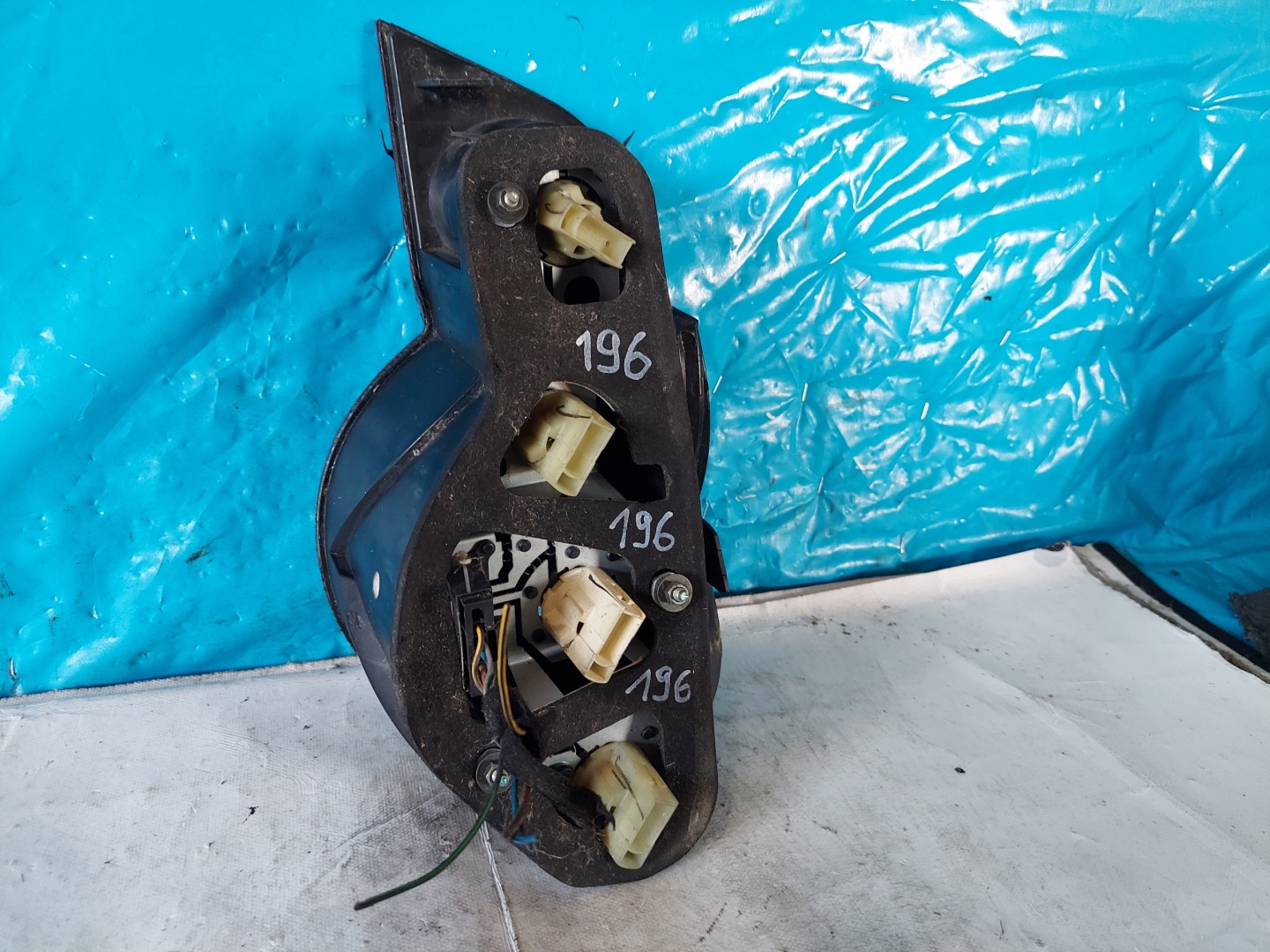 light BMW Z4 E85 left rear part