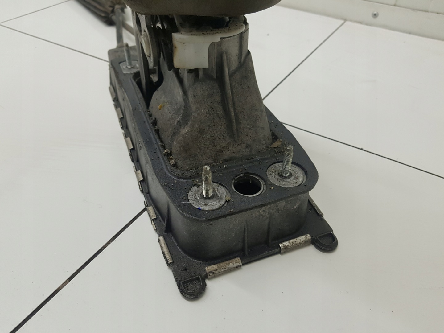 trim changes of the gear VOLKSWAGEN GOLF 5 1K0711049