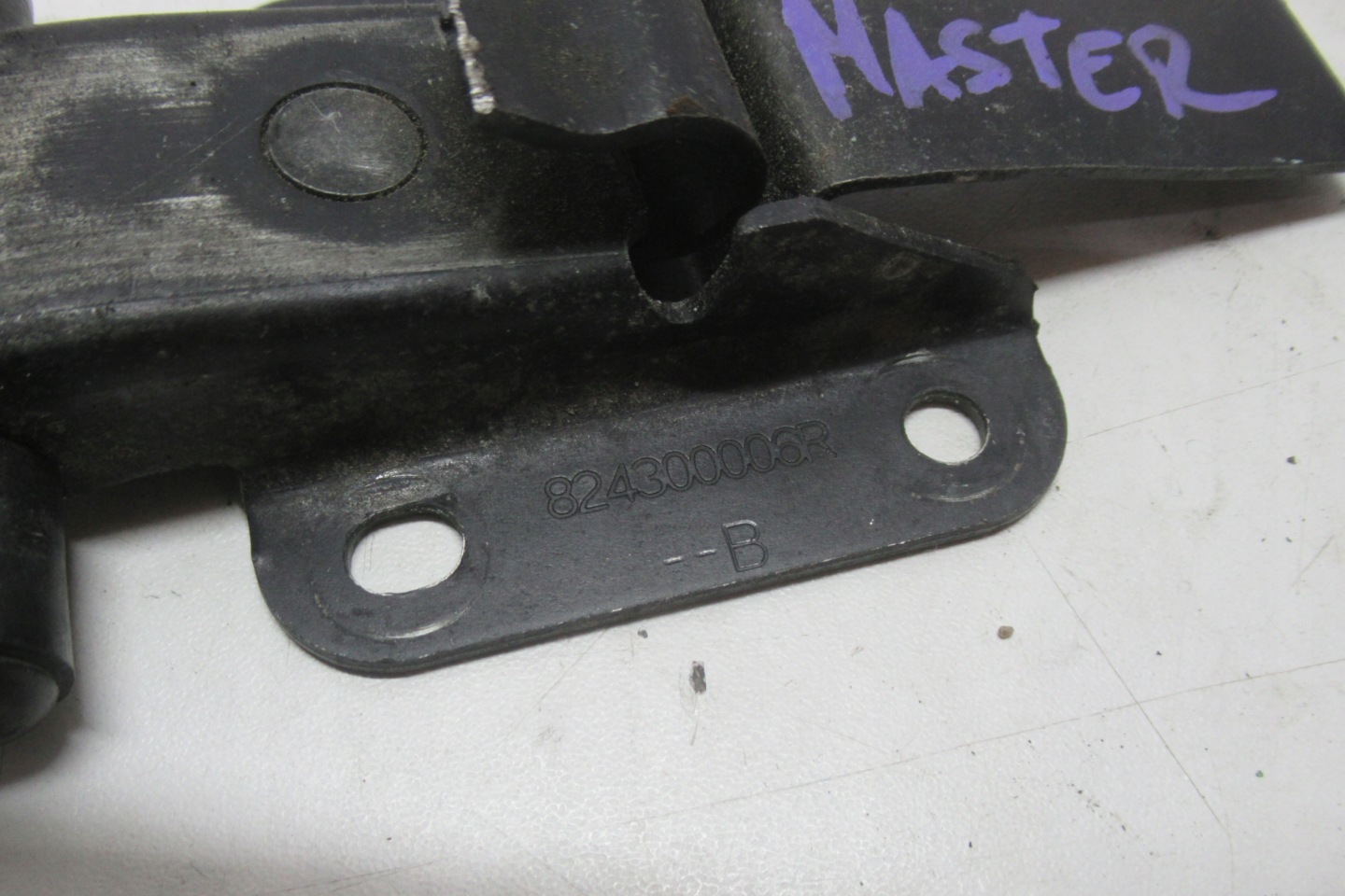 MASTER III MOVANO limiter door rear part 824300006R