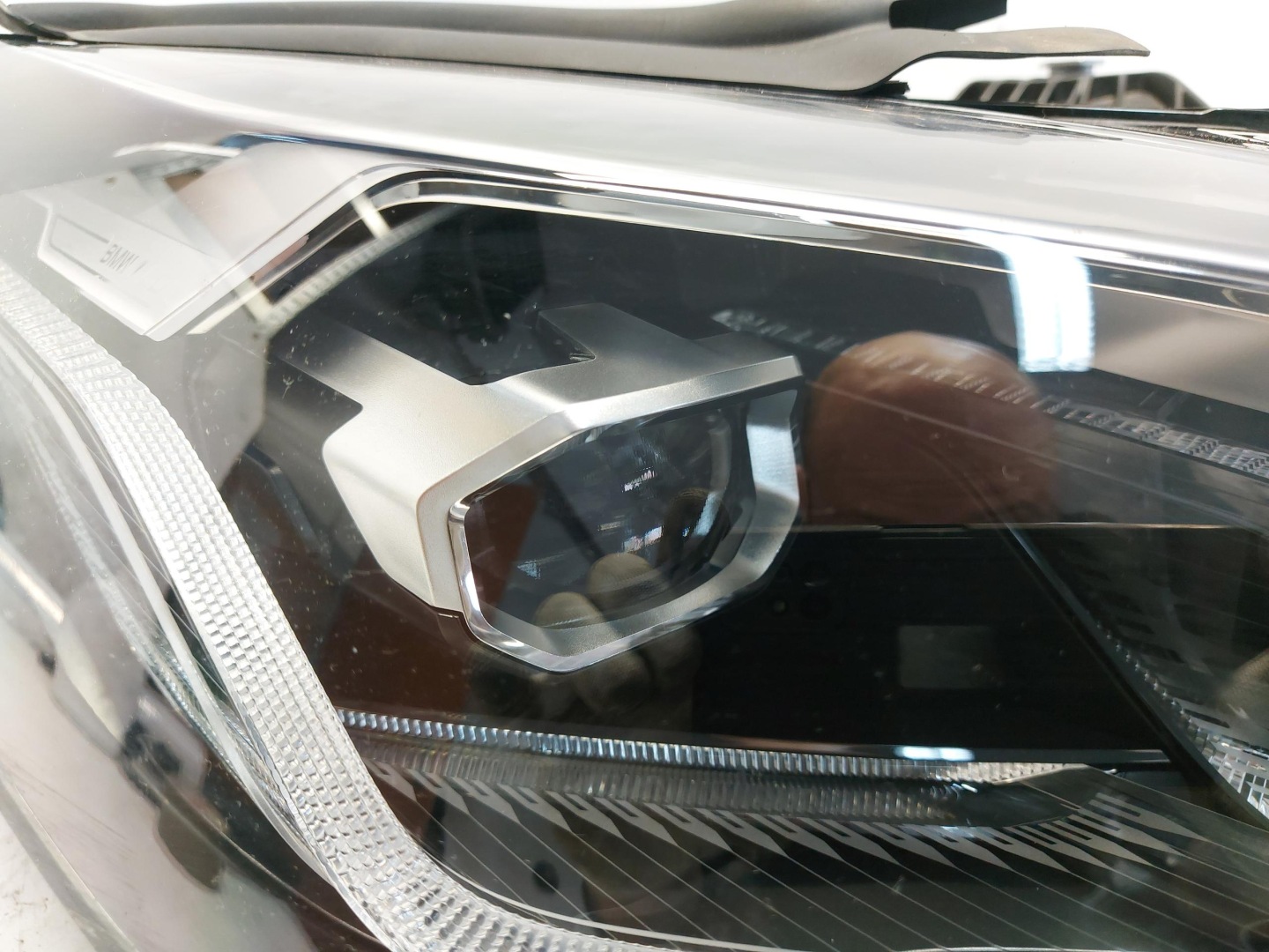 BMW U06 220d light right front RHD UK 5a42252