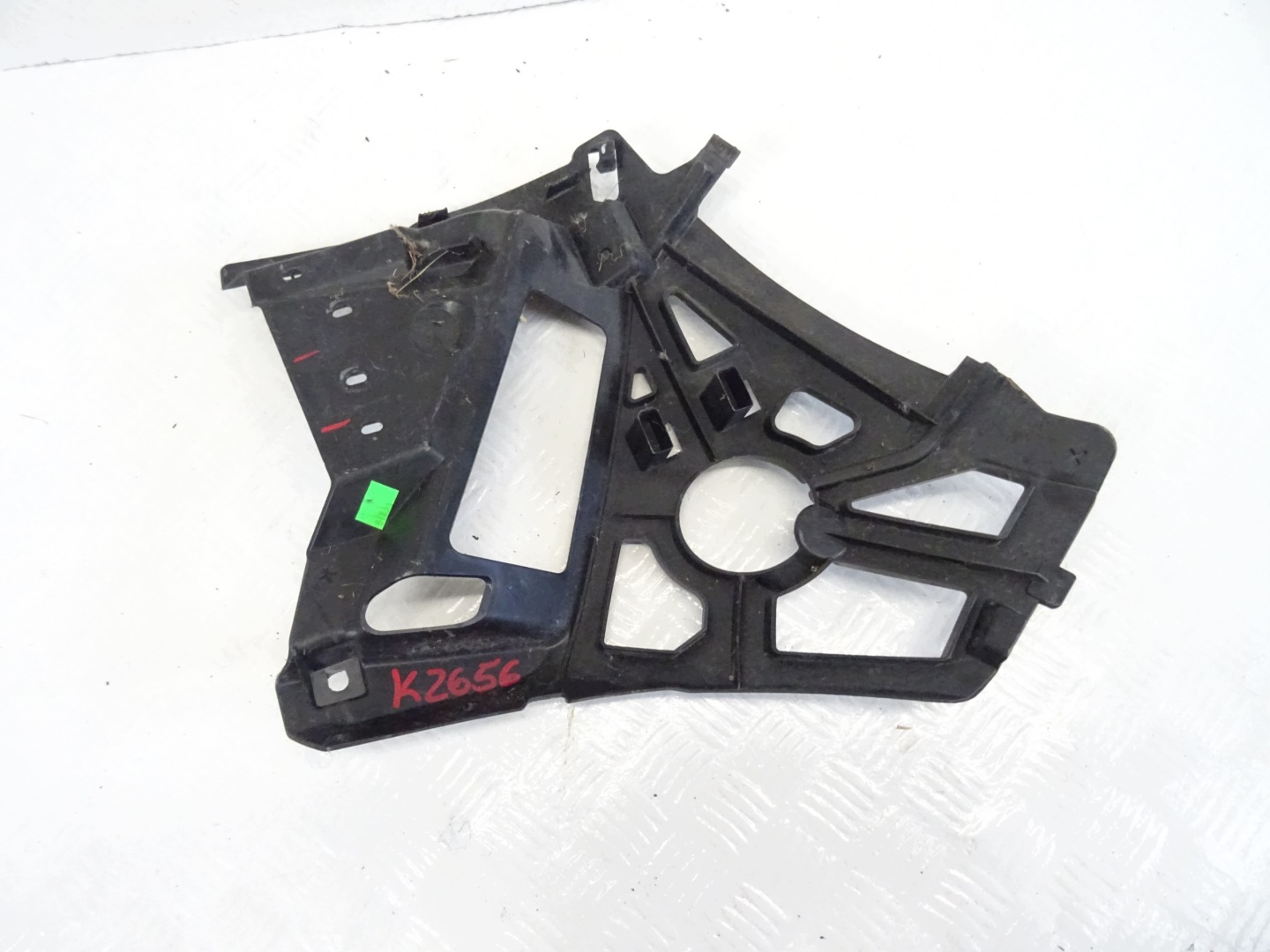 bumper bracket left rear part CITROEN C4 III 9840131677