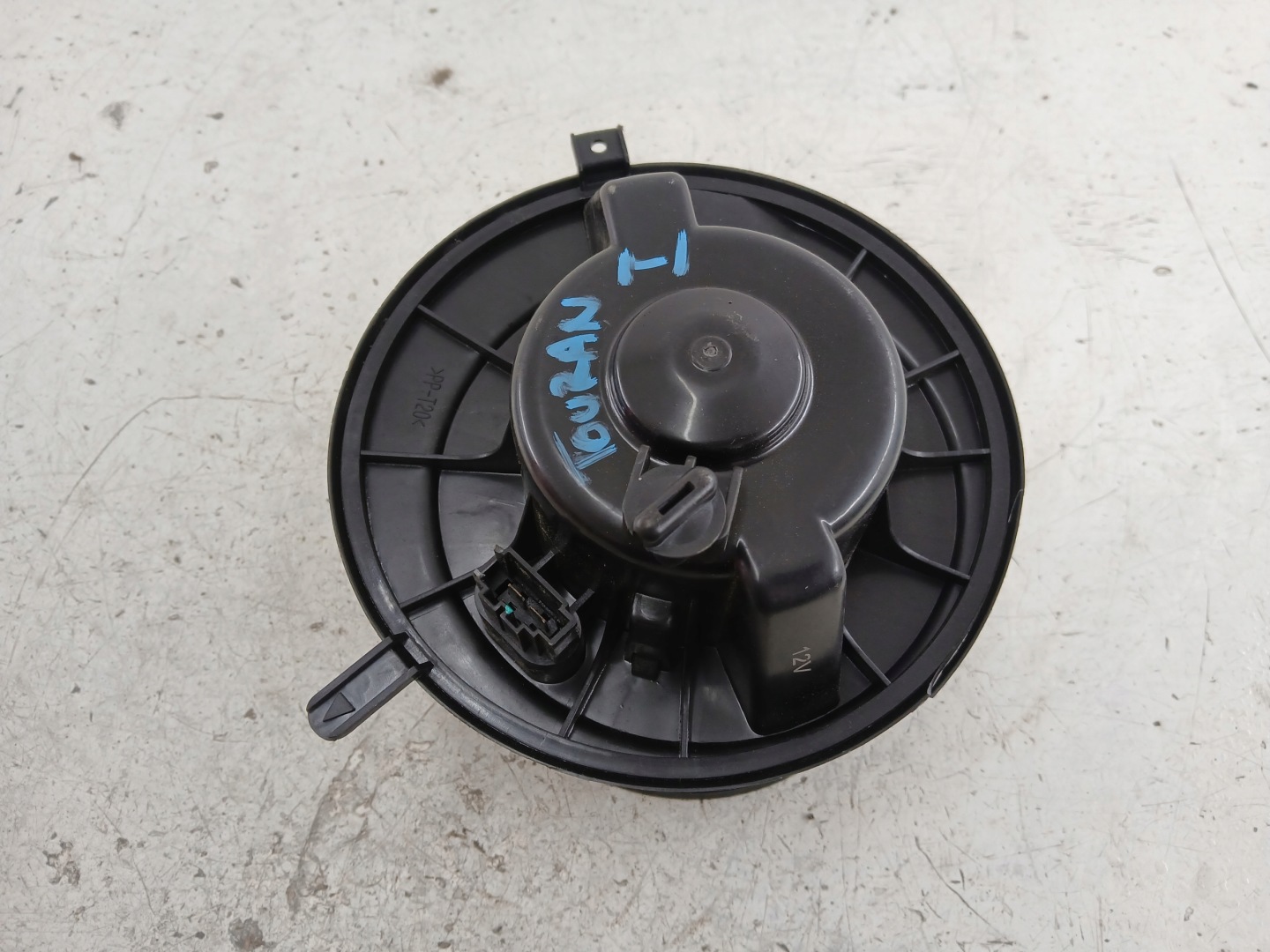 VW TOURAN and heating air conditioning devices