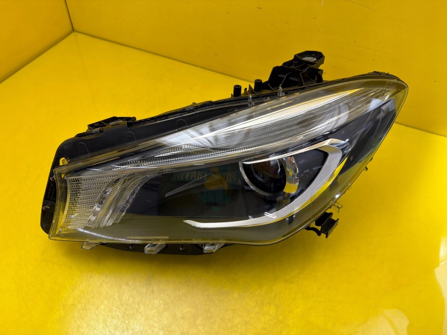 light left Mercedes CLA W117 Bi-Xenon A1179066300