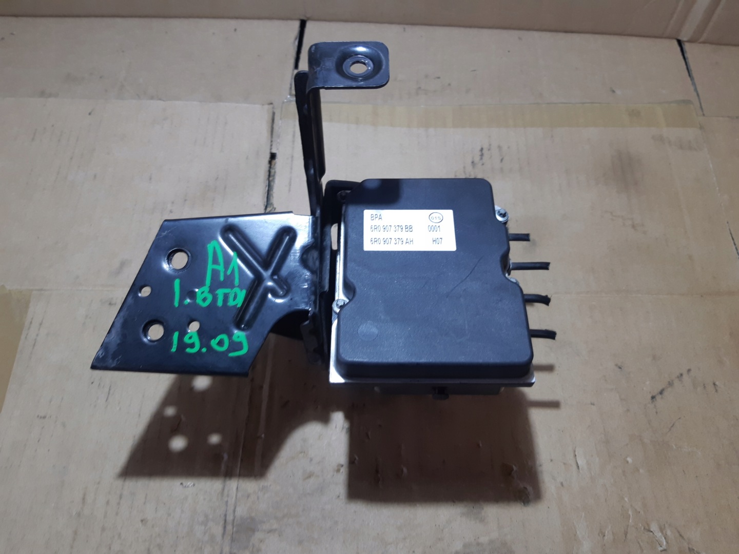 AUDI A1 8X 1.6 TDI brake booster control unit ABS 6R0907379BB