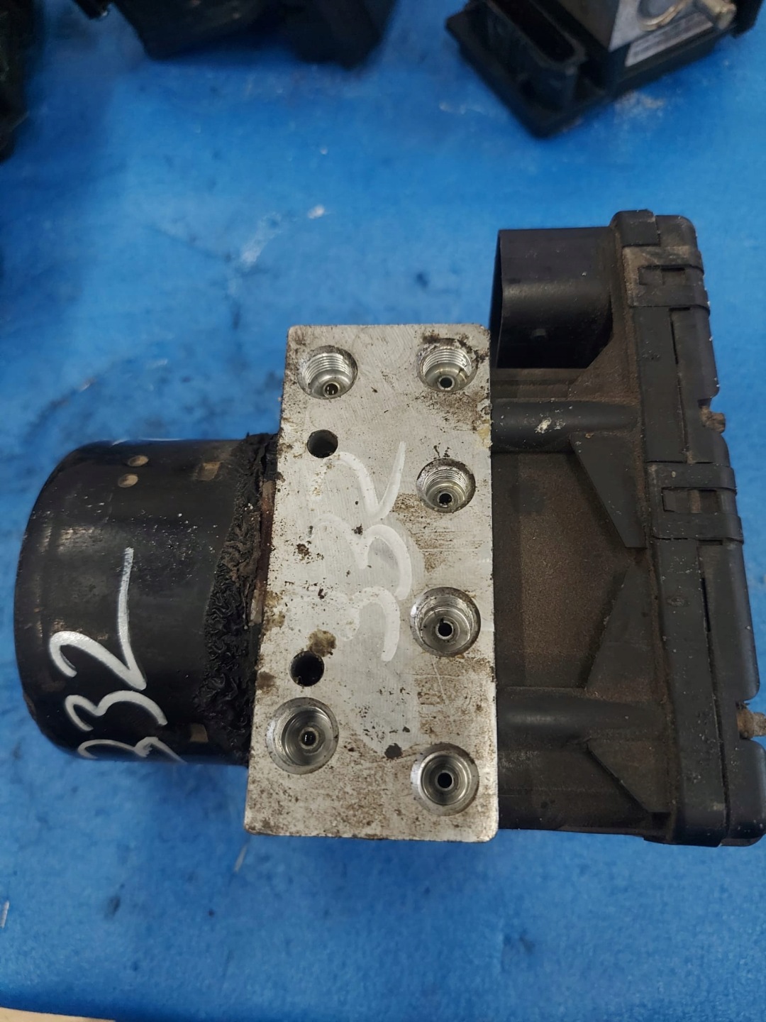 pump ABS CHRYSLER 05033150AA