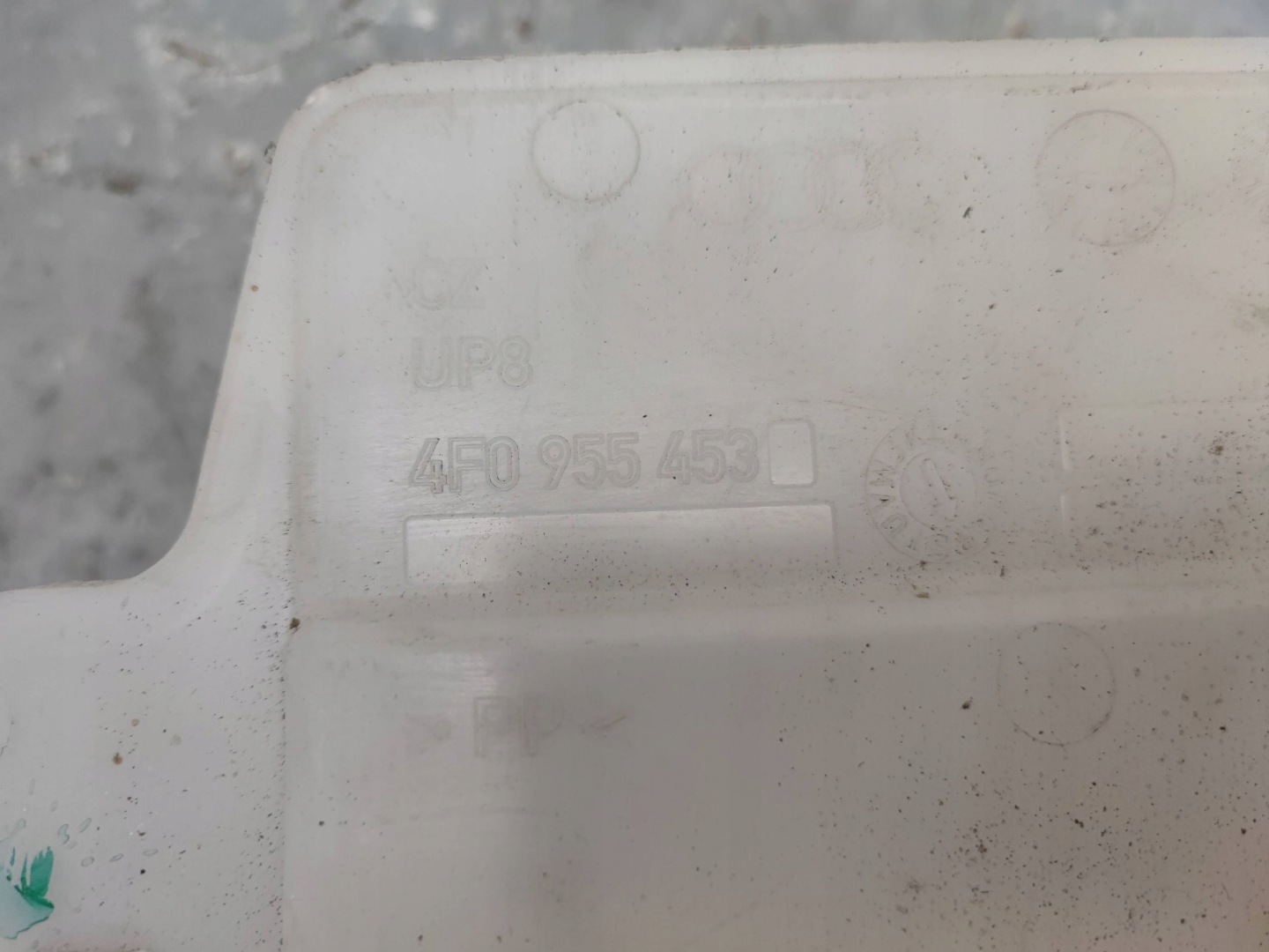 washer fluid tank AUDI A6 C6 KOMBI 4F0955453