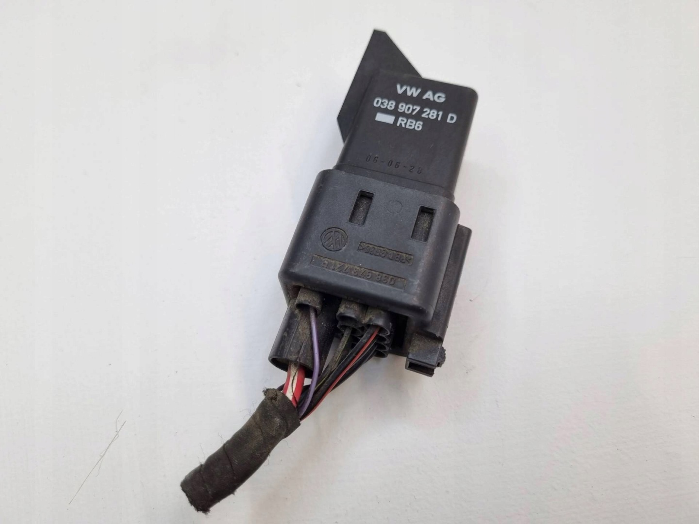 relay plugs zarowych Volkswagen Golf 5 2006 038907281D