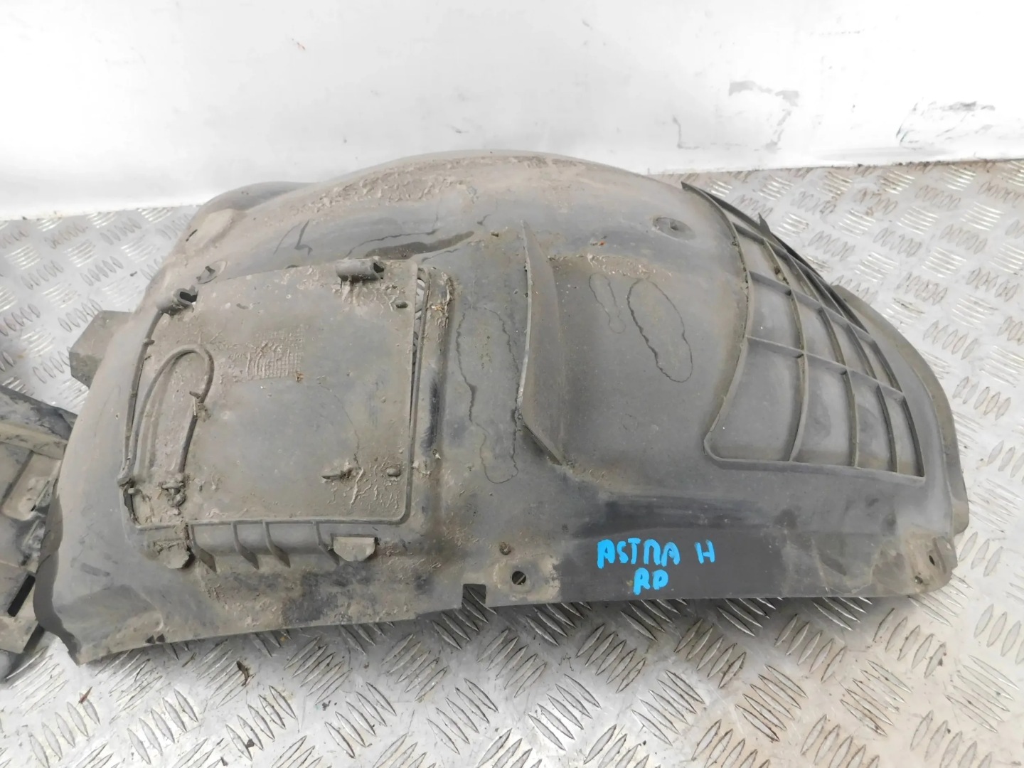 mudguard front front right OPEL ASTRA H