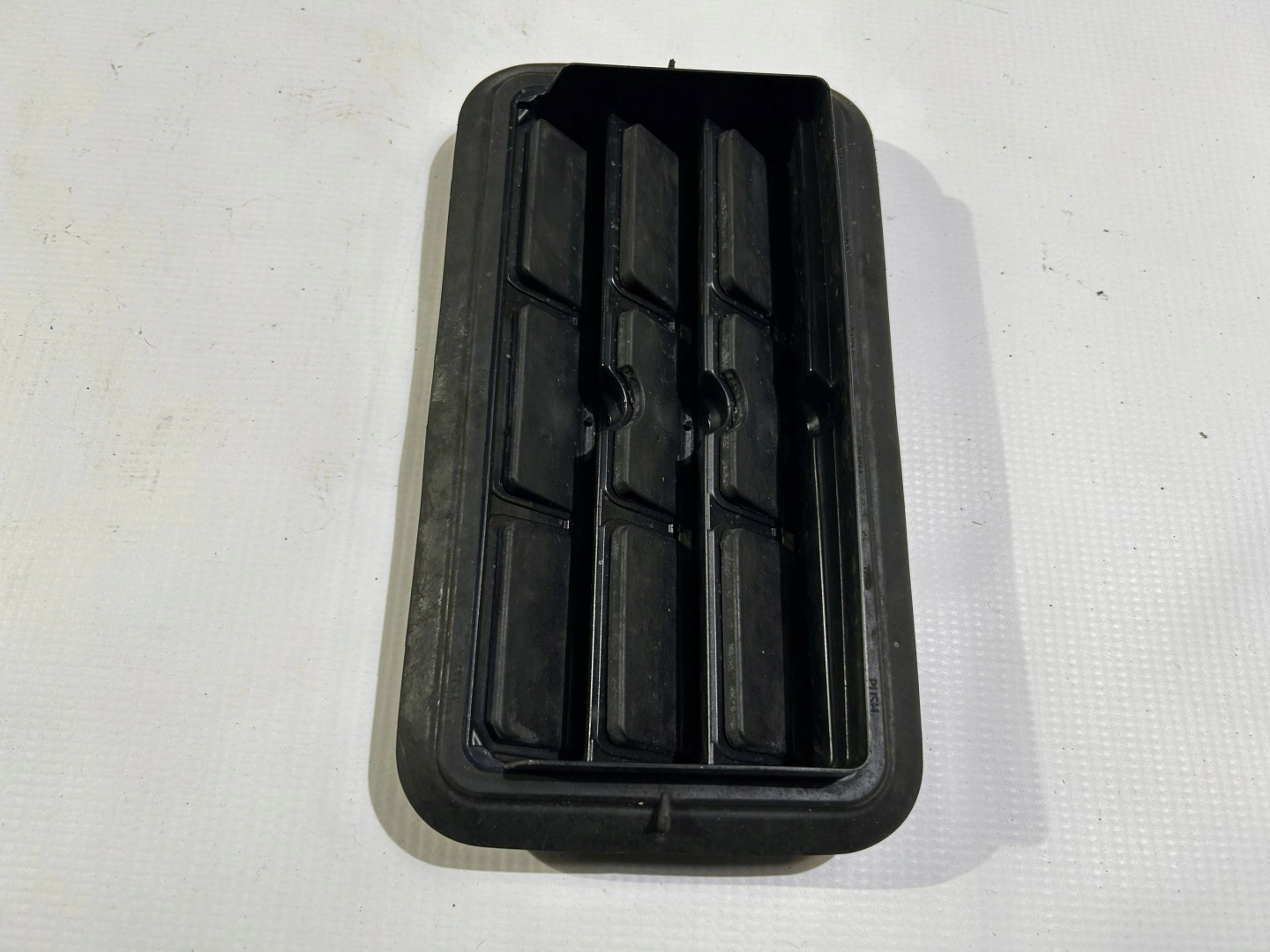 grid wentylacyjna dekompresyjna boot Chrysler Pacifica 2021