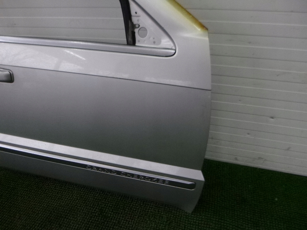 JEEP WK WH 05- door front right front silver