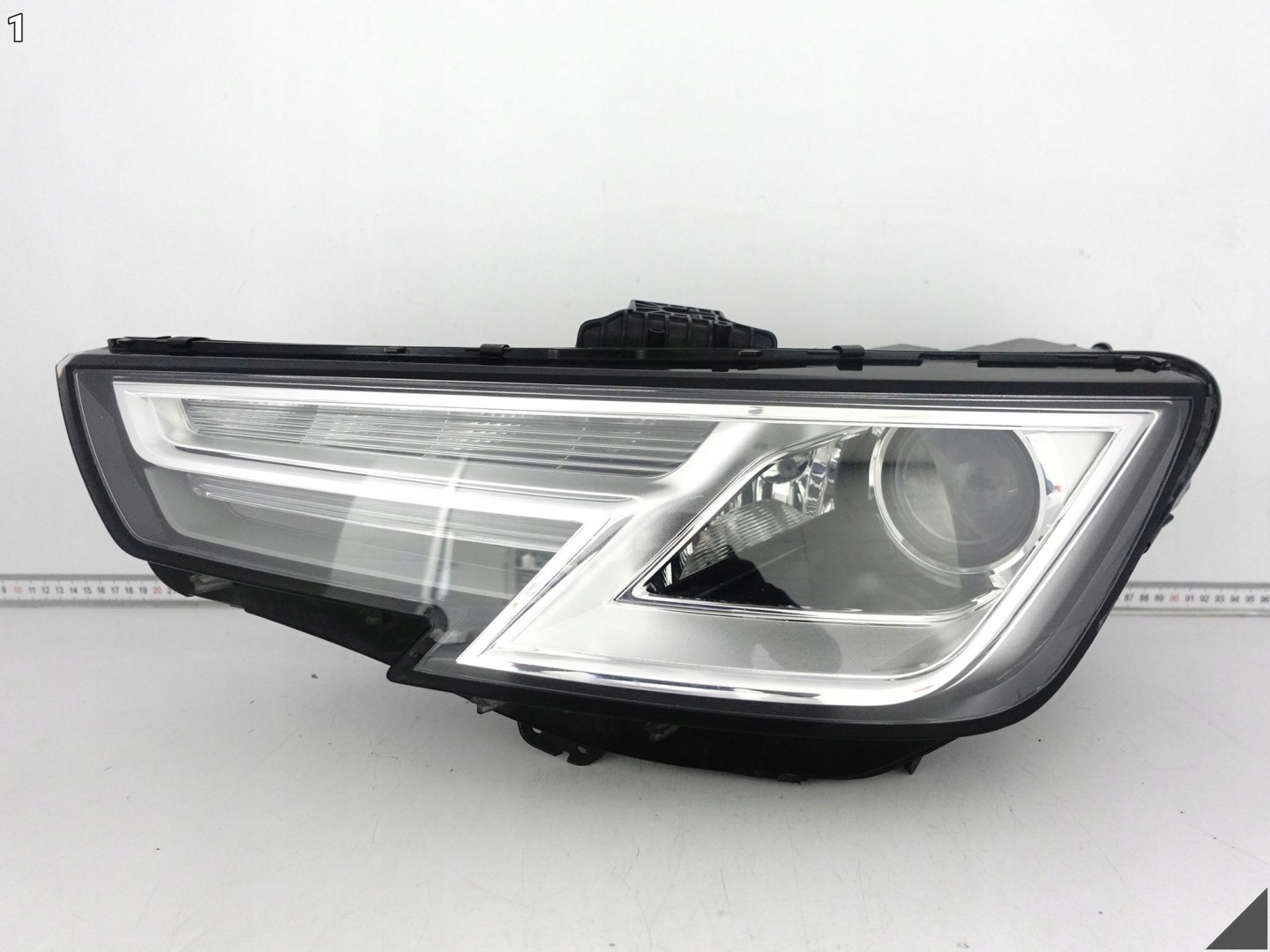 AUDI A4 S4 8W0 B9 15-19 light HEADLIGHT XENON + LED left front EUROPA