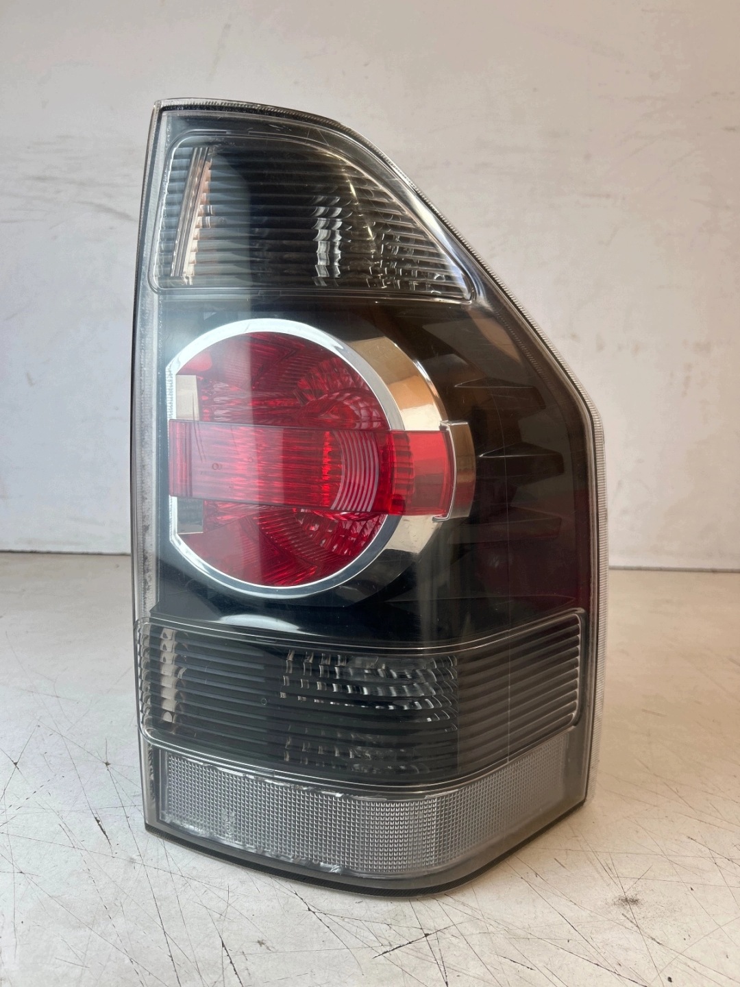 light rear part rear right Mitsubishi Pajero IV