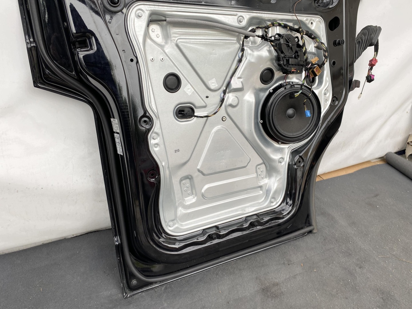 VW TRANSPORTER T6 15- door front left black, left front 7E5831055E ORYG
