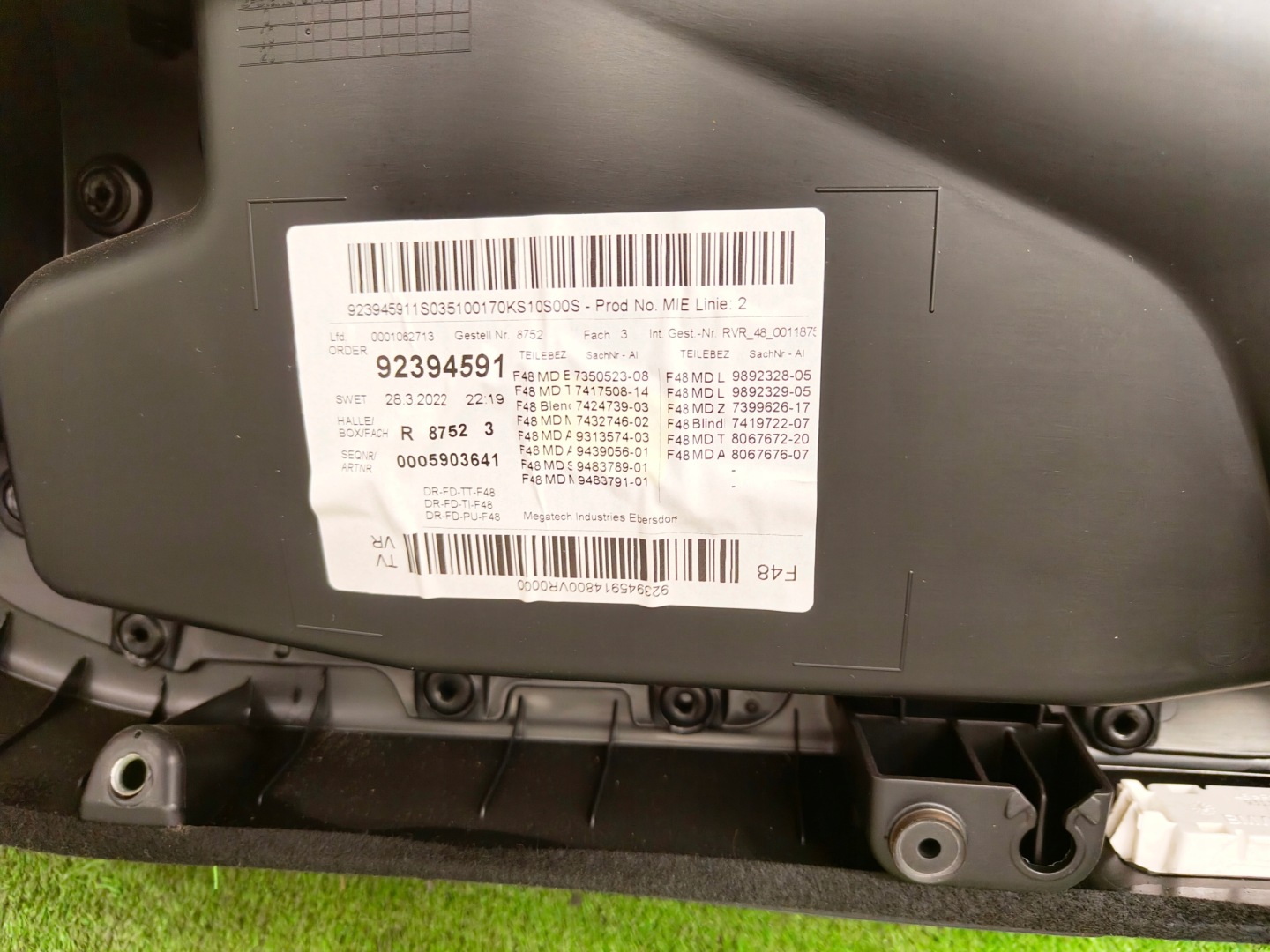 BMW X1 F48 the centre seats TUNEL side upholstery m-packet