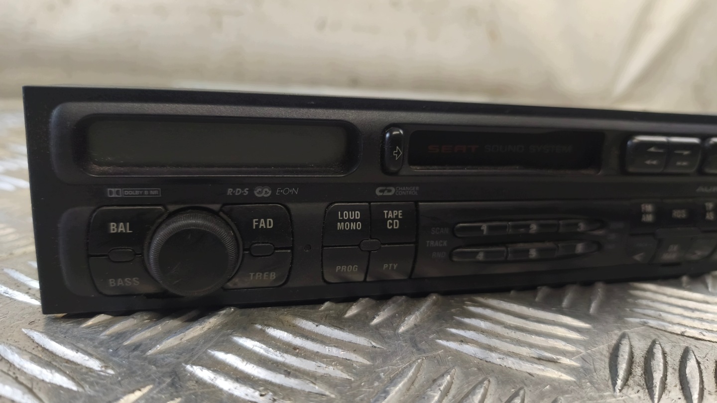 RADIO SEAT LEON and 2001r 1M0035186F