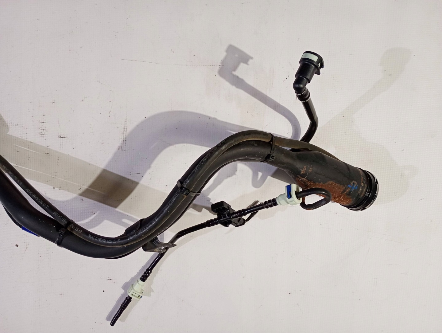 fuel tank door pipe Chrysler Pacifica 2017