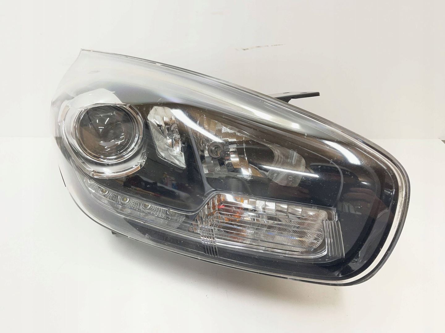 REFLEKTOR light right LED KIA Carens 4 IV 13- 92102-A4