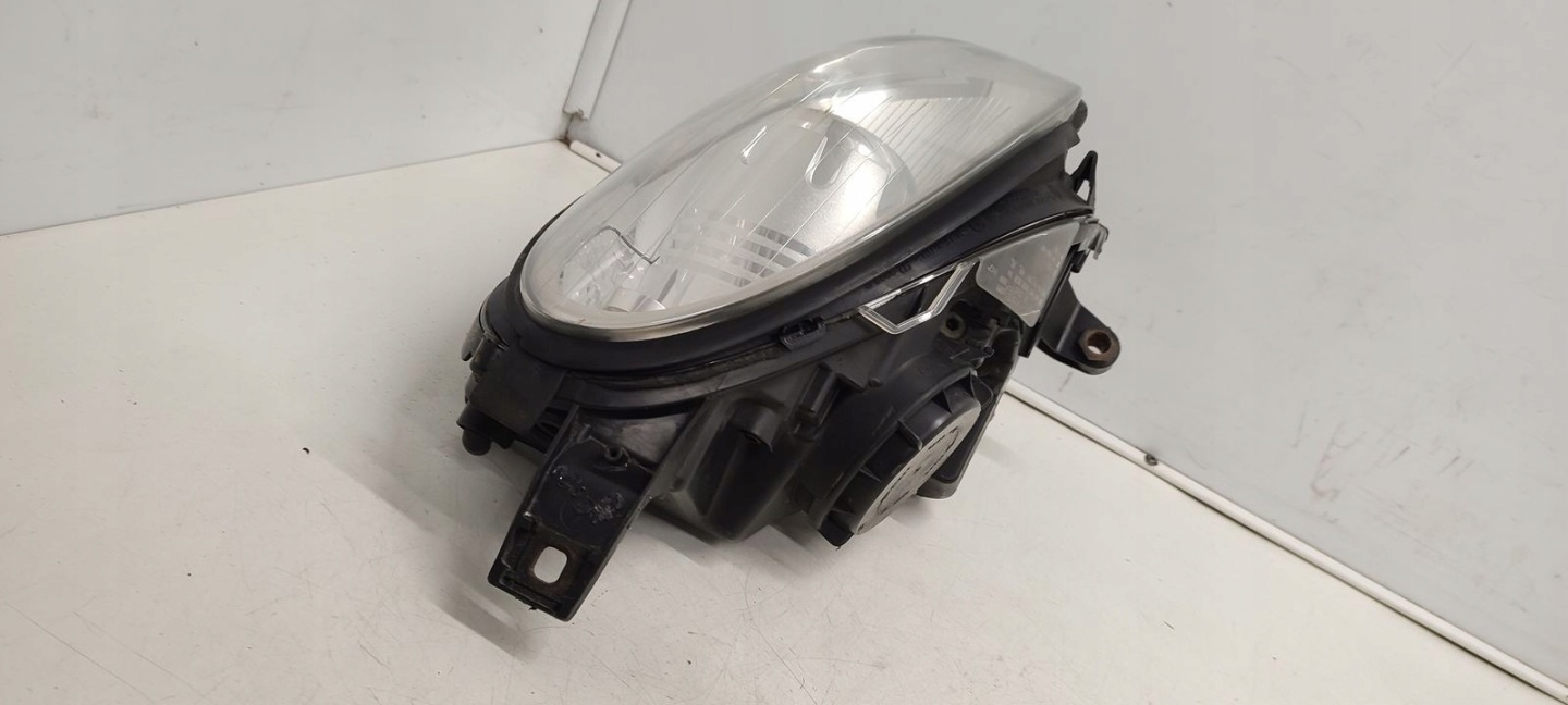 feu avant avant gauche Mercedes W251