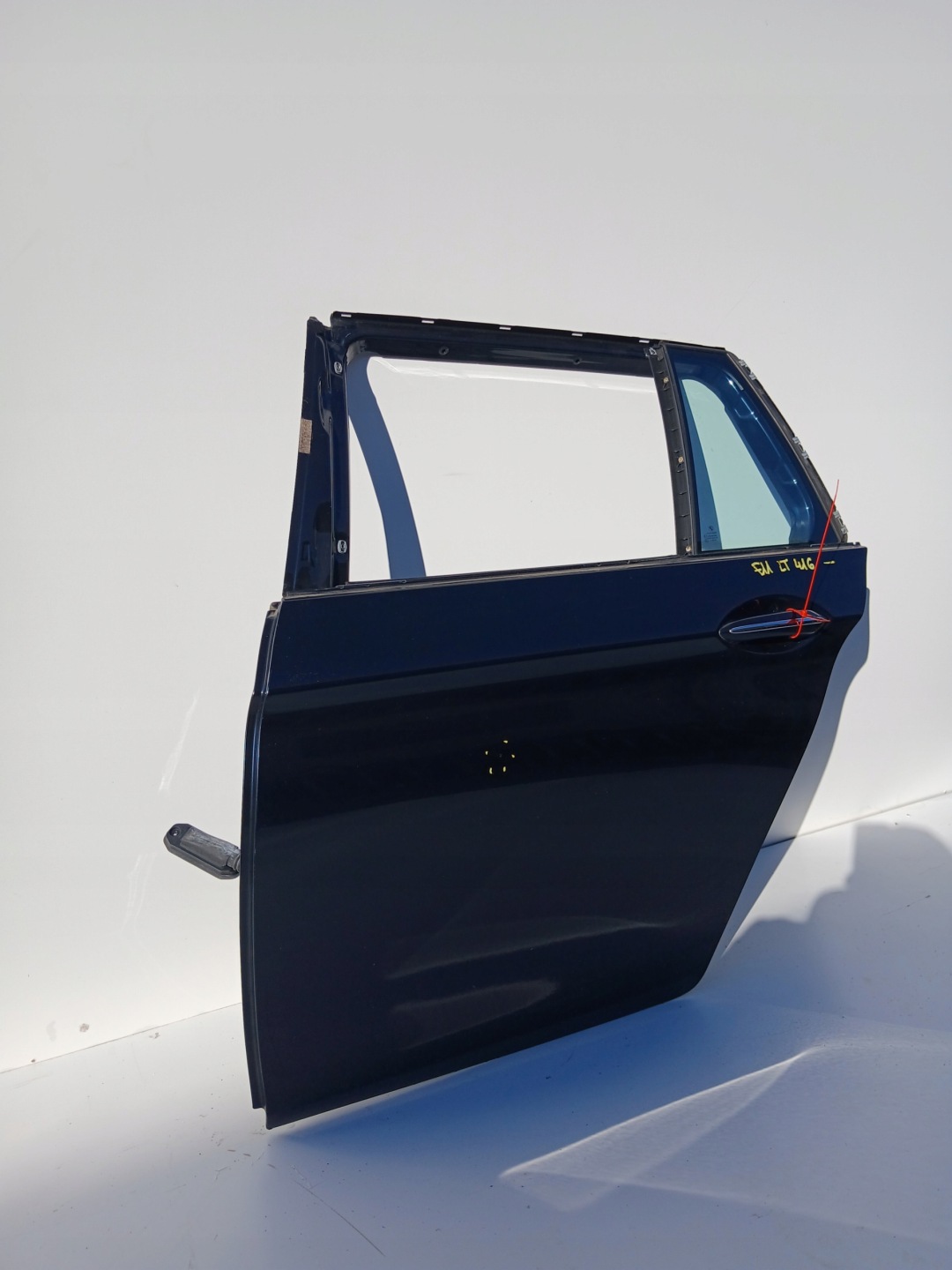 door left rear. BMW F11 416 CARBONSCHWARZ