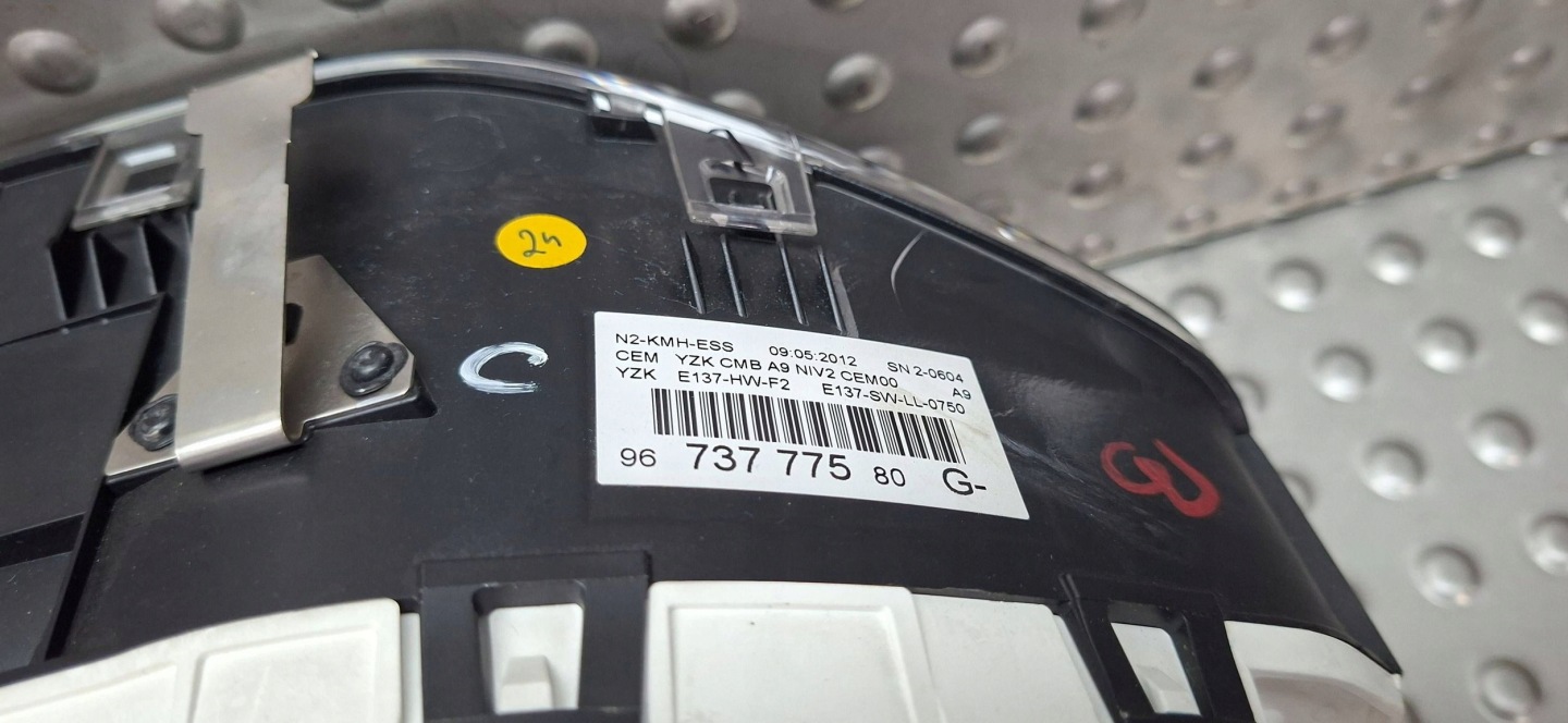 dials 9673777580 PEUGEOT 208 1.2 VTI 2012