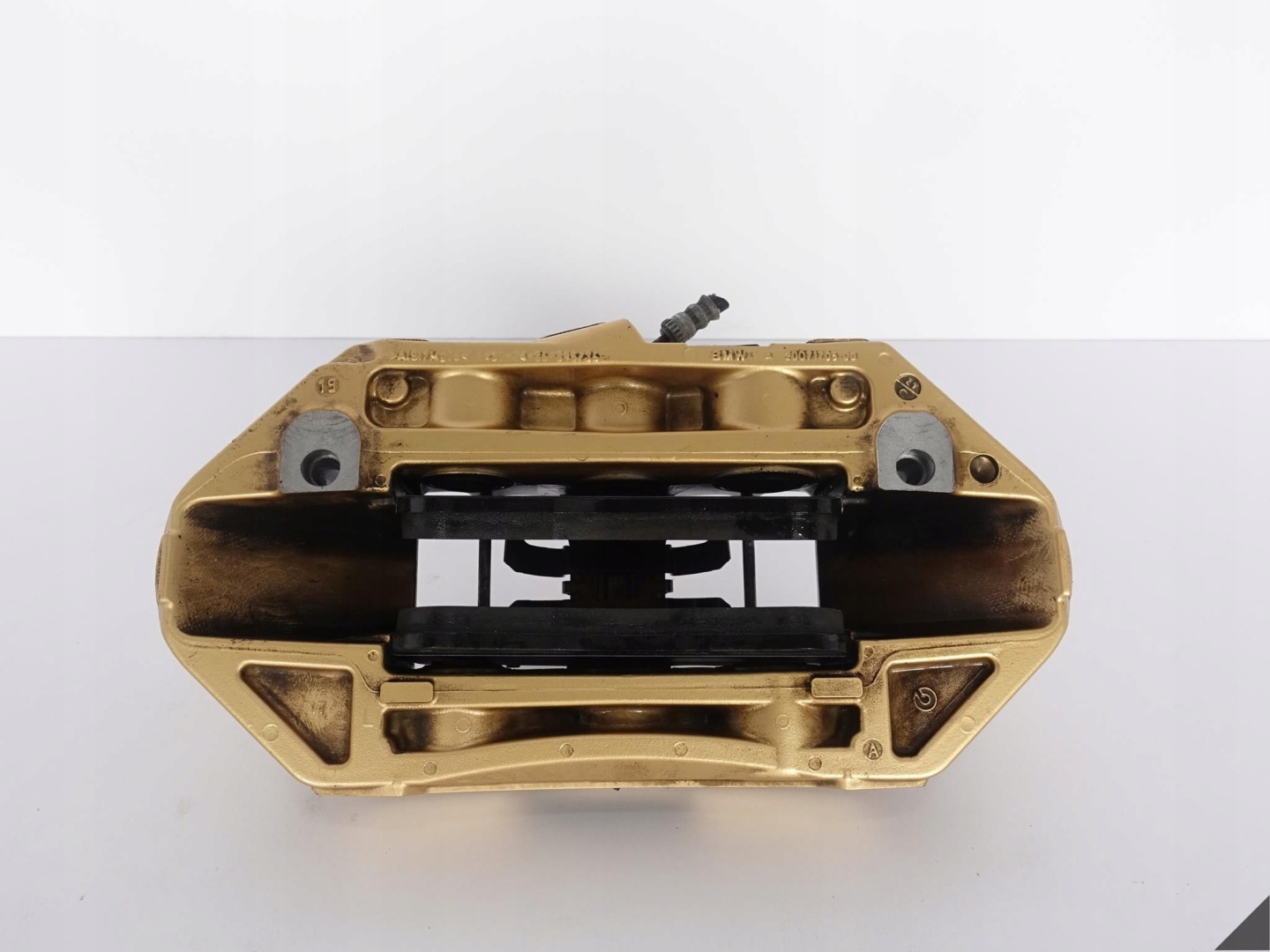 BMW M5 F90 M8 F91 GOLD třmen+plotýnky levý předek