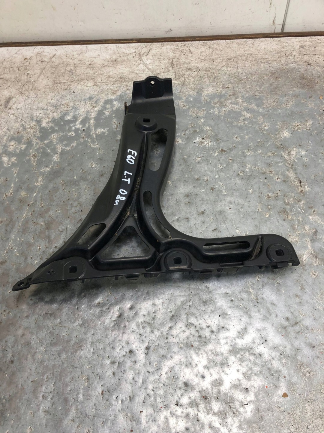 bumper bracket left rear part BMW E60 7178185
